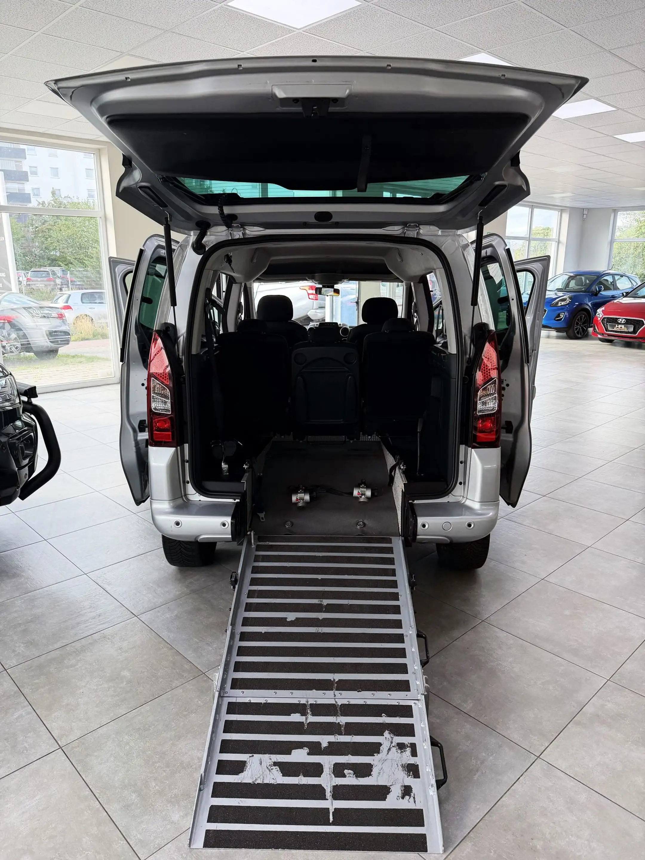 Peugeot Partner Esplanade 5-Sitzer/Behindertengerecht/Klima — photo 14