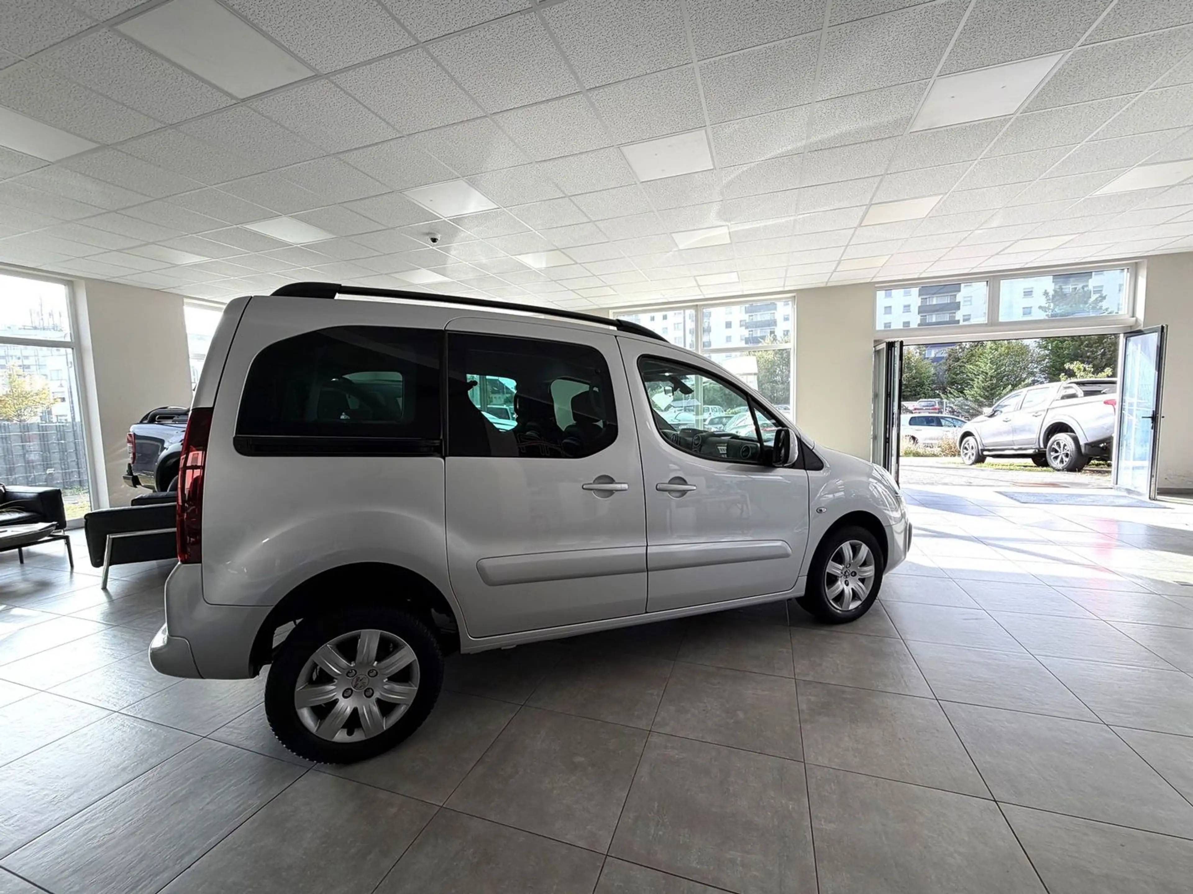 Peugeot Partner Esplanade 5-Sitzer/Behindertengerecht/Klima — photo 6
