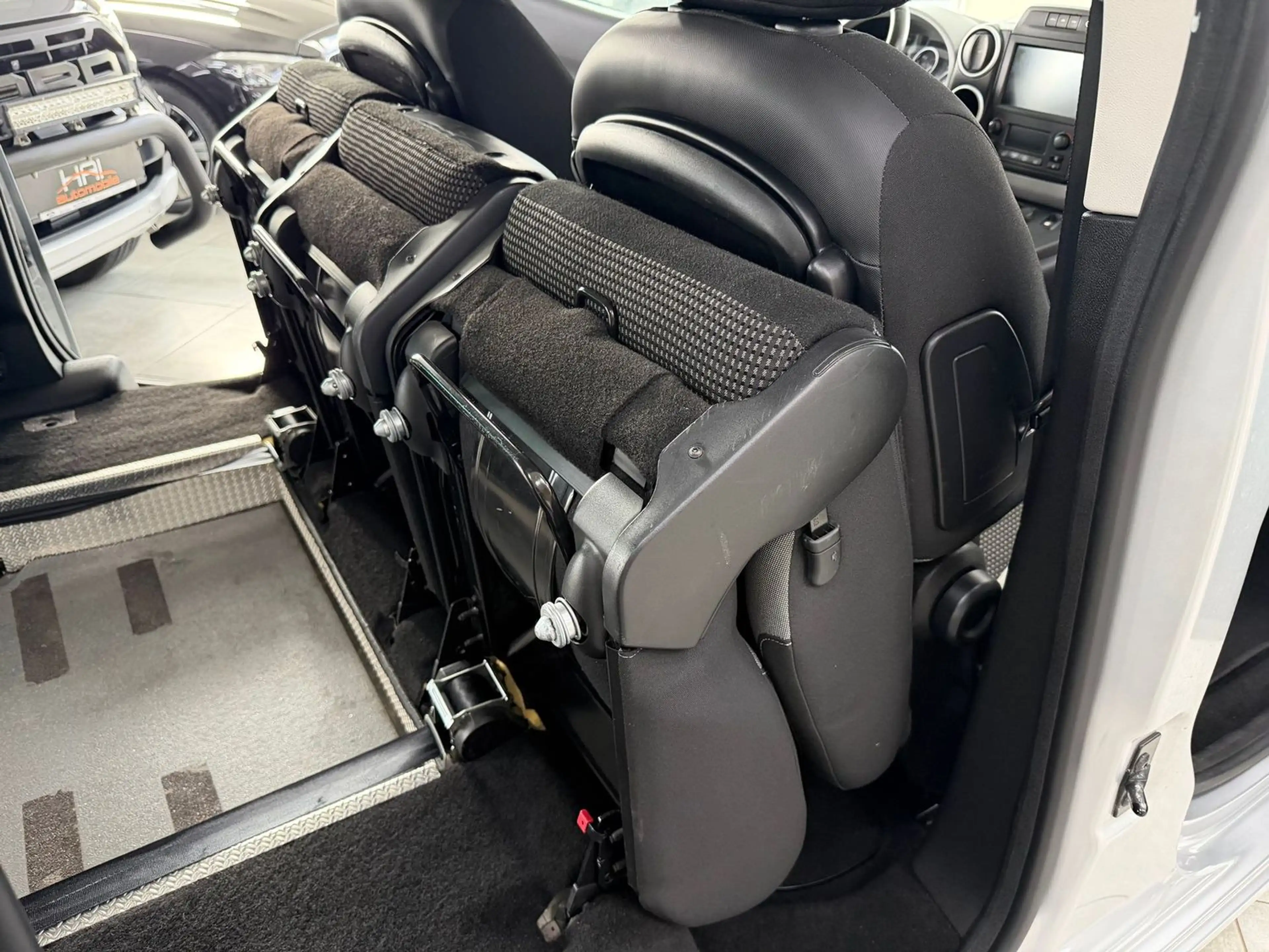 Peugeot Partner Esplanade 5-Sitzer/Behindertengerecht/Klima — photo 23