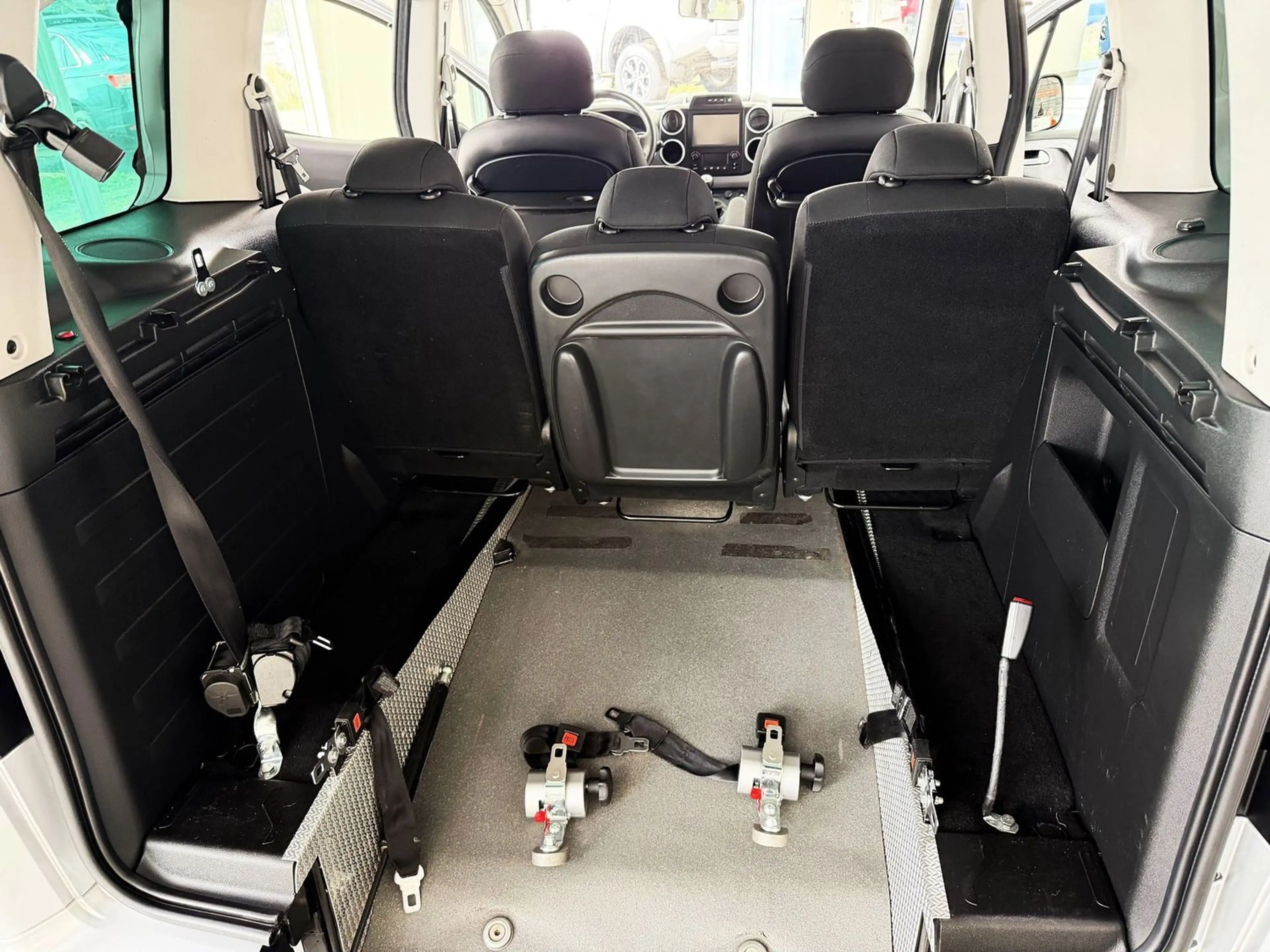 Peugeot Partner Esplanade 5-Sitzer/Behindertengerecht/Klima — photo 16