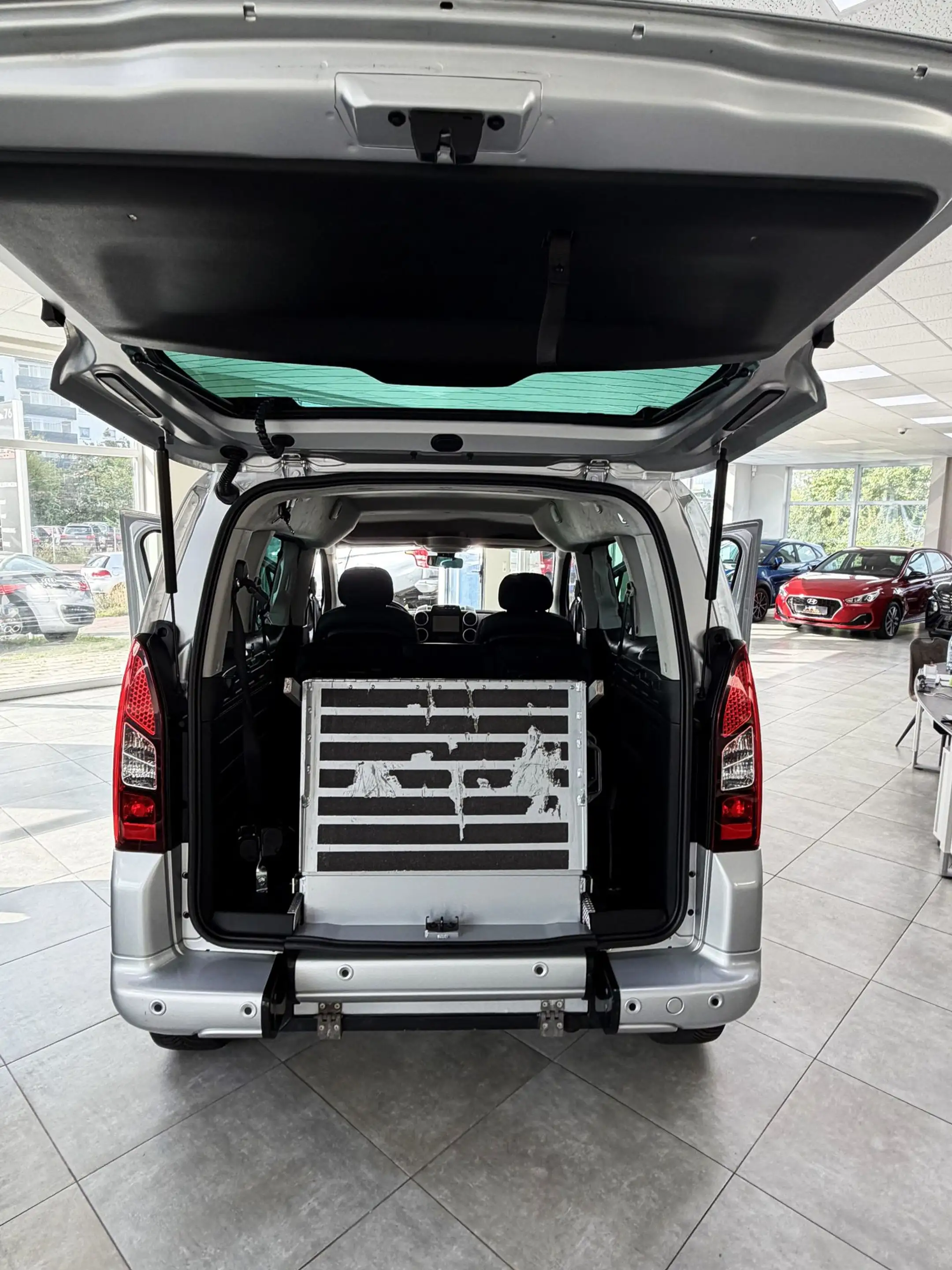 Peugeot Partner Esplanade 5-Sitzer/Behindertengerecht/Klima — photo 18