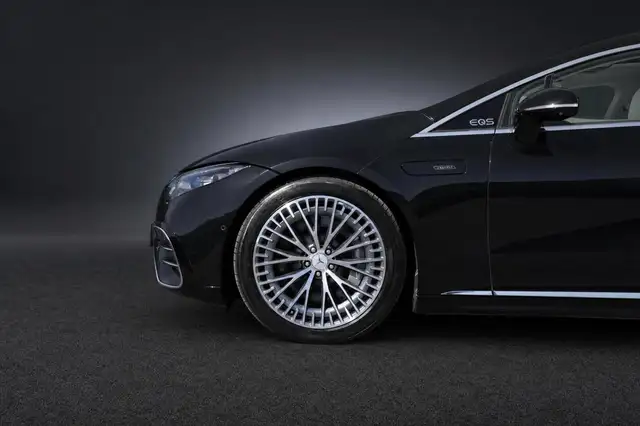 Mercedes-Benz EQS view 5