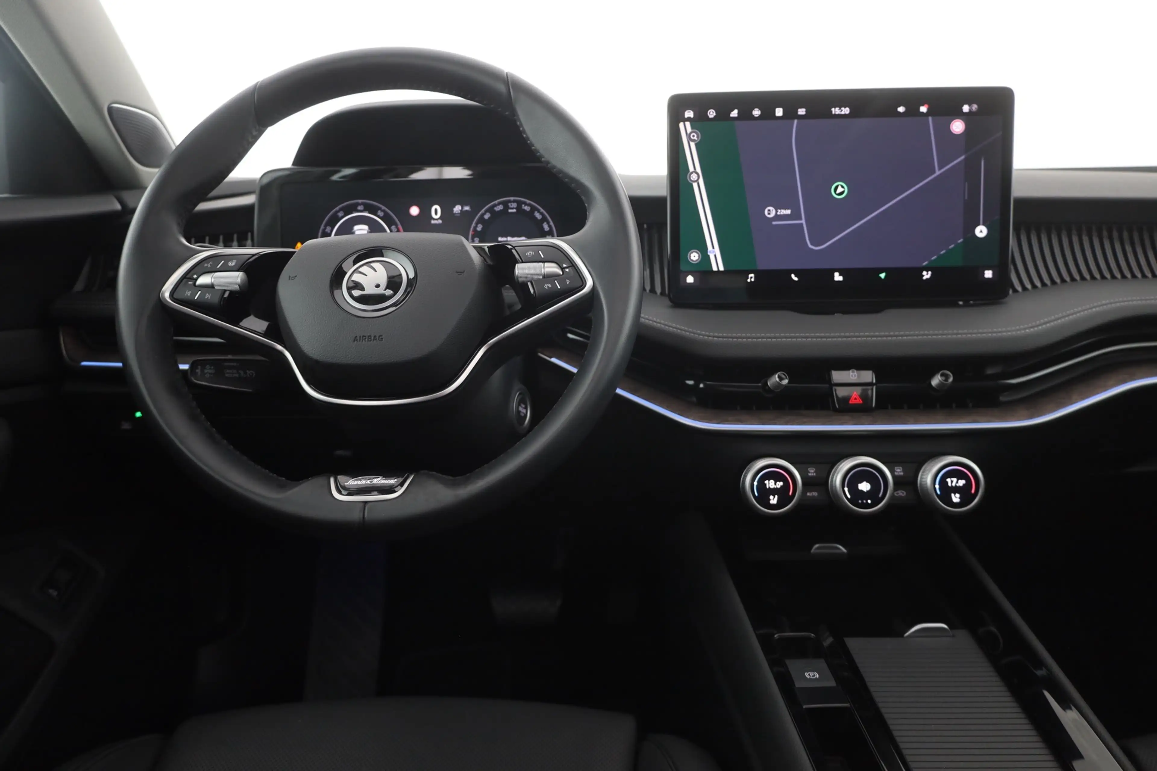 Skoda Superb Combi 1.5 TSI DSG L&K LED Navi Panorama — photo 10