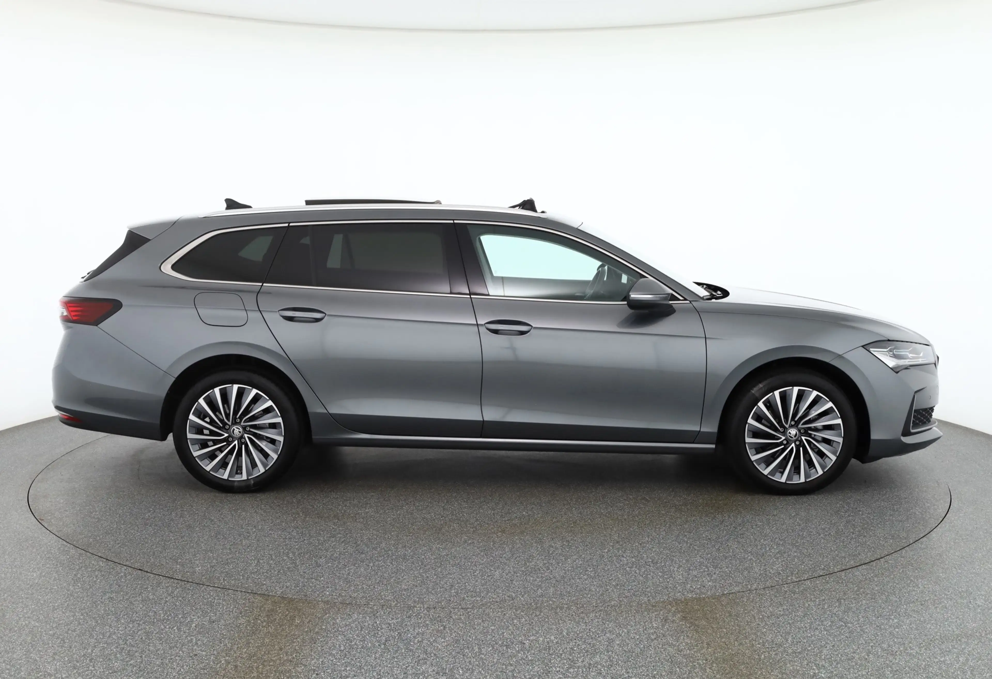 Skoda Superb Combi 1.5 TSI DSG L&K LED Navi Panorama — photo 6