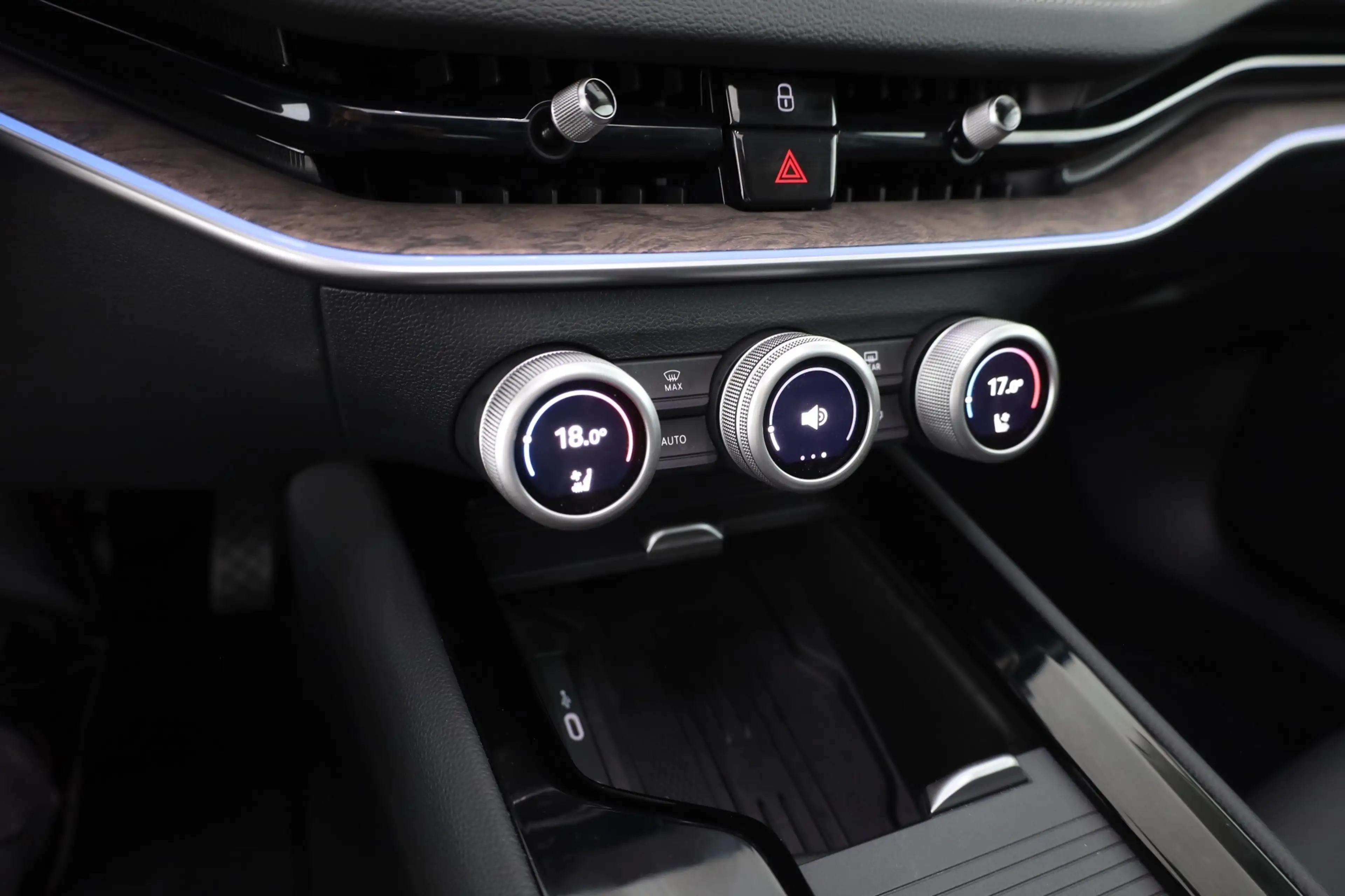 Skoda Superb Combi 1.5 TSI DSG L&K LED Navi Panorama — photo 15