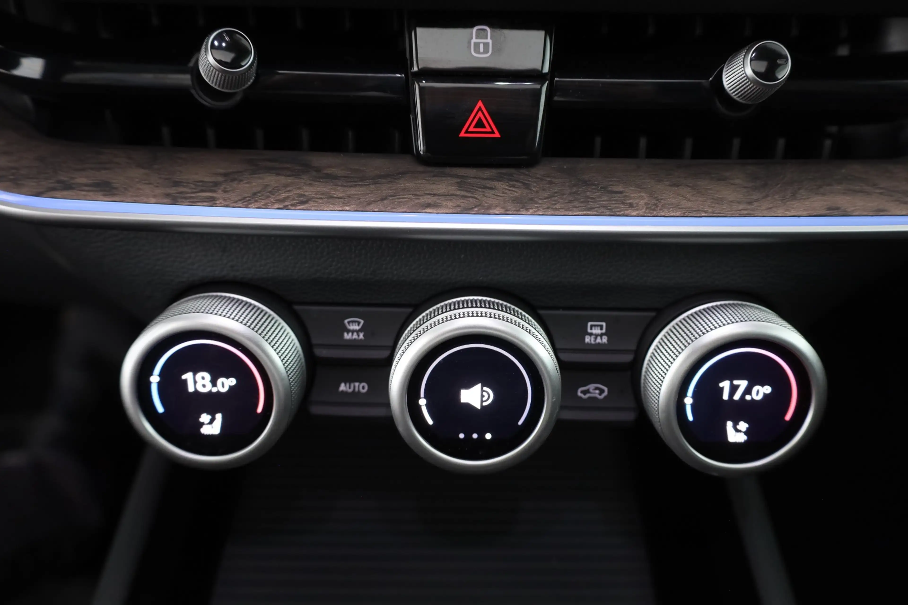 Skoda Superb Combi 1.5 TSI DSG L&K LED Navi Panorama — photo 13