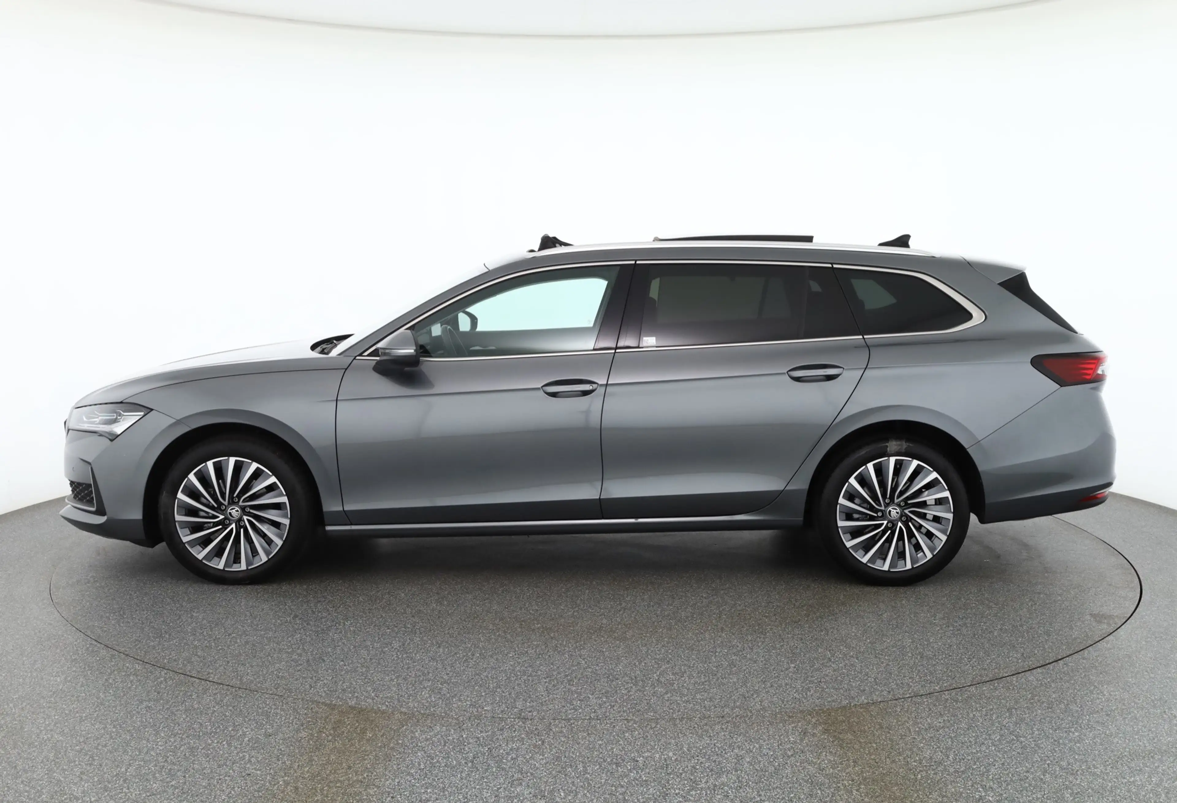 Skoda Superb Combi 1.5 TSI DSG L&K LED Navi Panorama — photo 2
