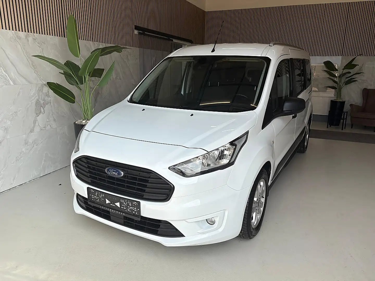 Ford Tourneo Connect Tourneo Grand Connect Trend 1,5 TDCi L1 Einpark... Weiß - 1