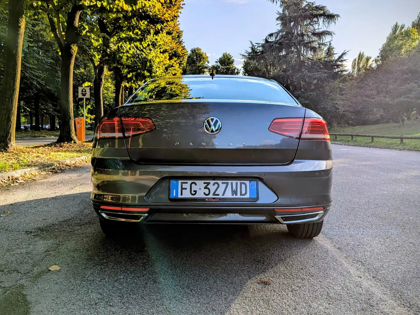 Volkswagen Passat Passat VIII 2015 Berlina 2.0 tdi Dsg 150cv Grigio - 2