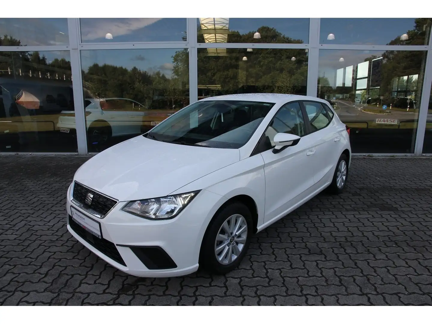SEAT Ibiza Style 1.0 MPI Klima Navi SHZ GjR RFK Carpl Weiß - 1
