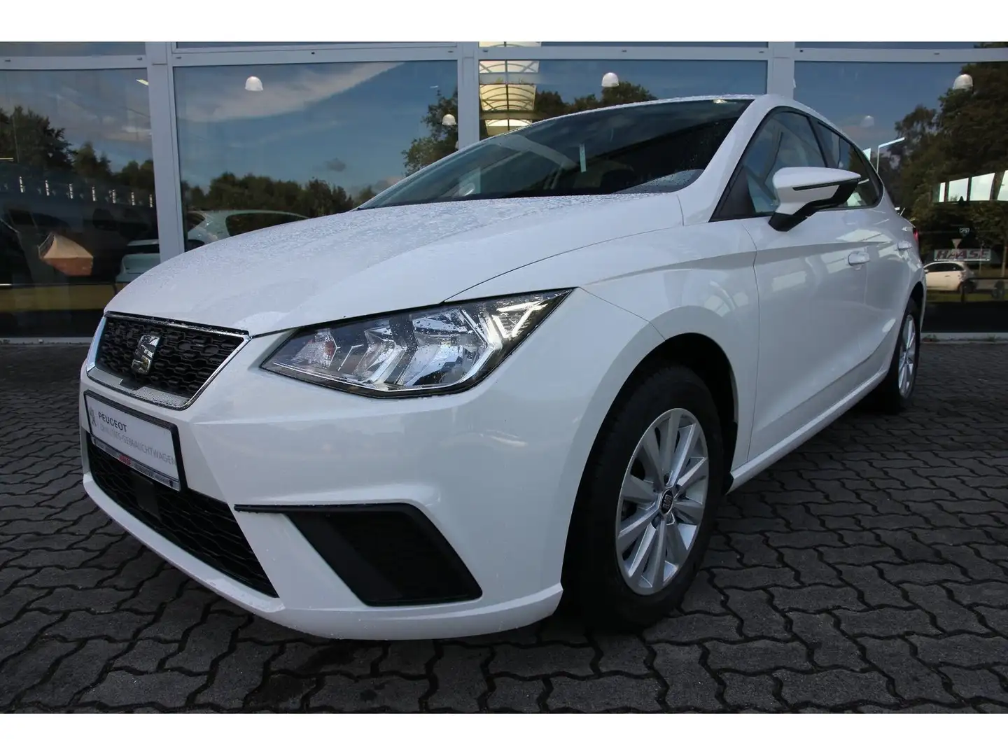 SEAT Ibiza Style 1.0 MPI Klima Navi SHZ GjR RFK Carpl Weiß - 2