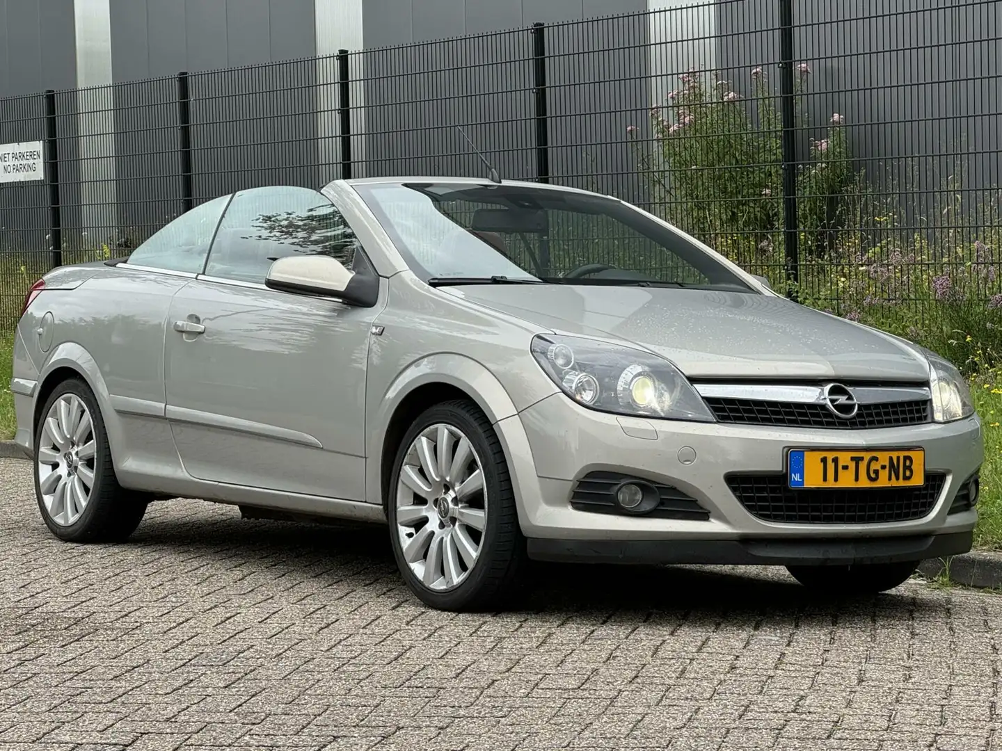 Opel Astra TwinTop 1.8 Enjoy 2007 Leder Navi top staat!! Grijs - 2