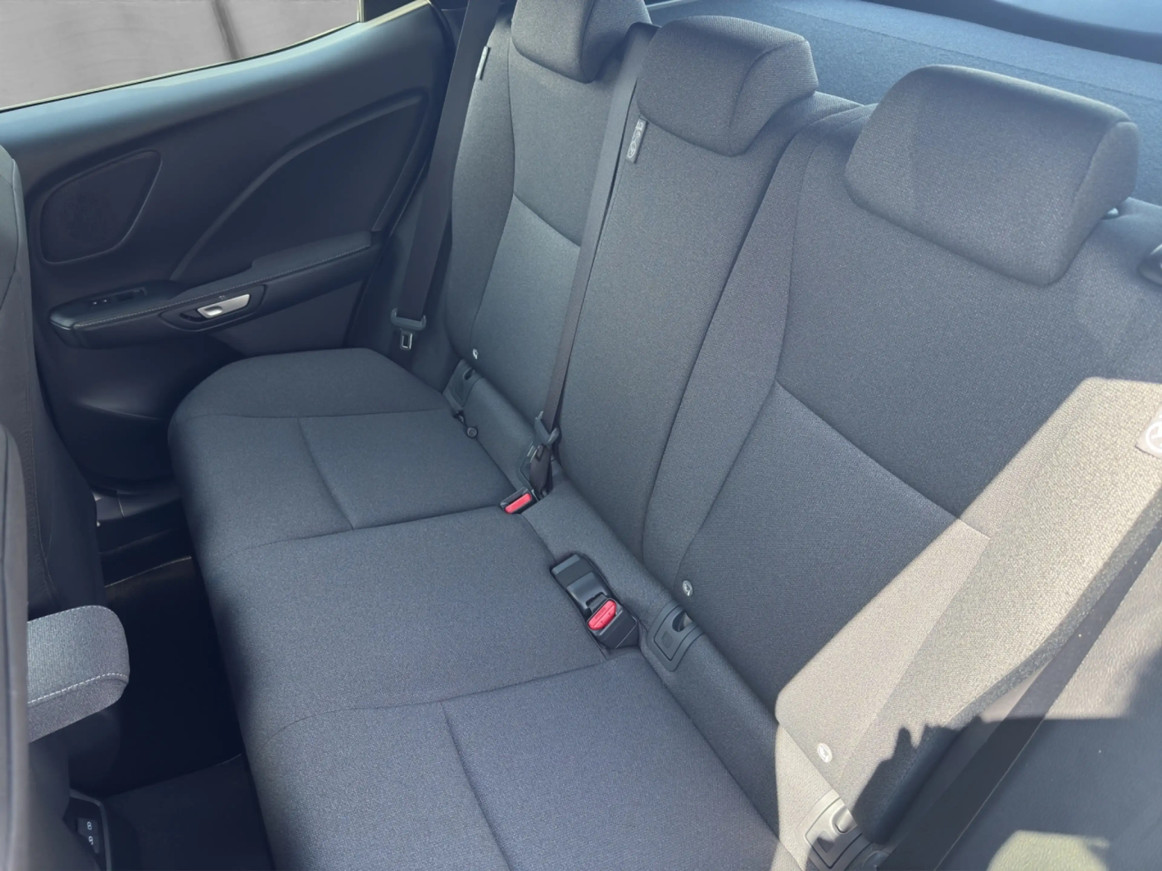Lexus LBX LBX Basis 136 PS 2WD — photo 10