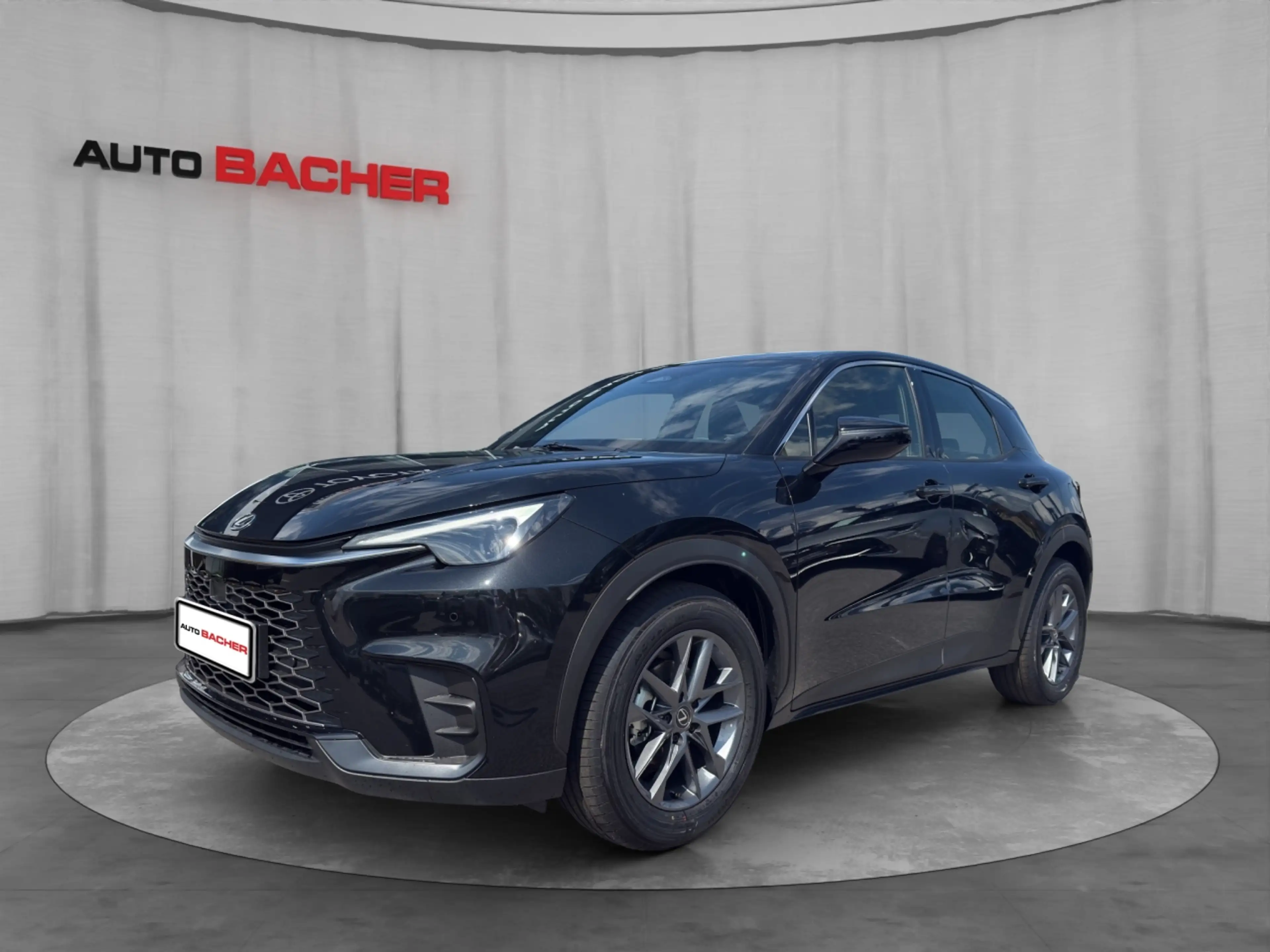 Lexus LBX LBX Basis 136 PS 2WD