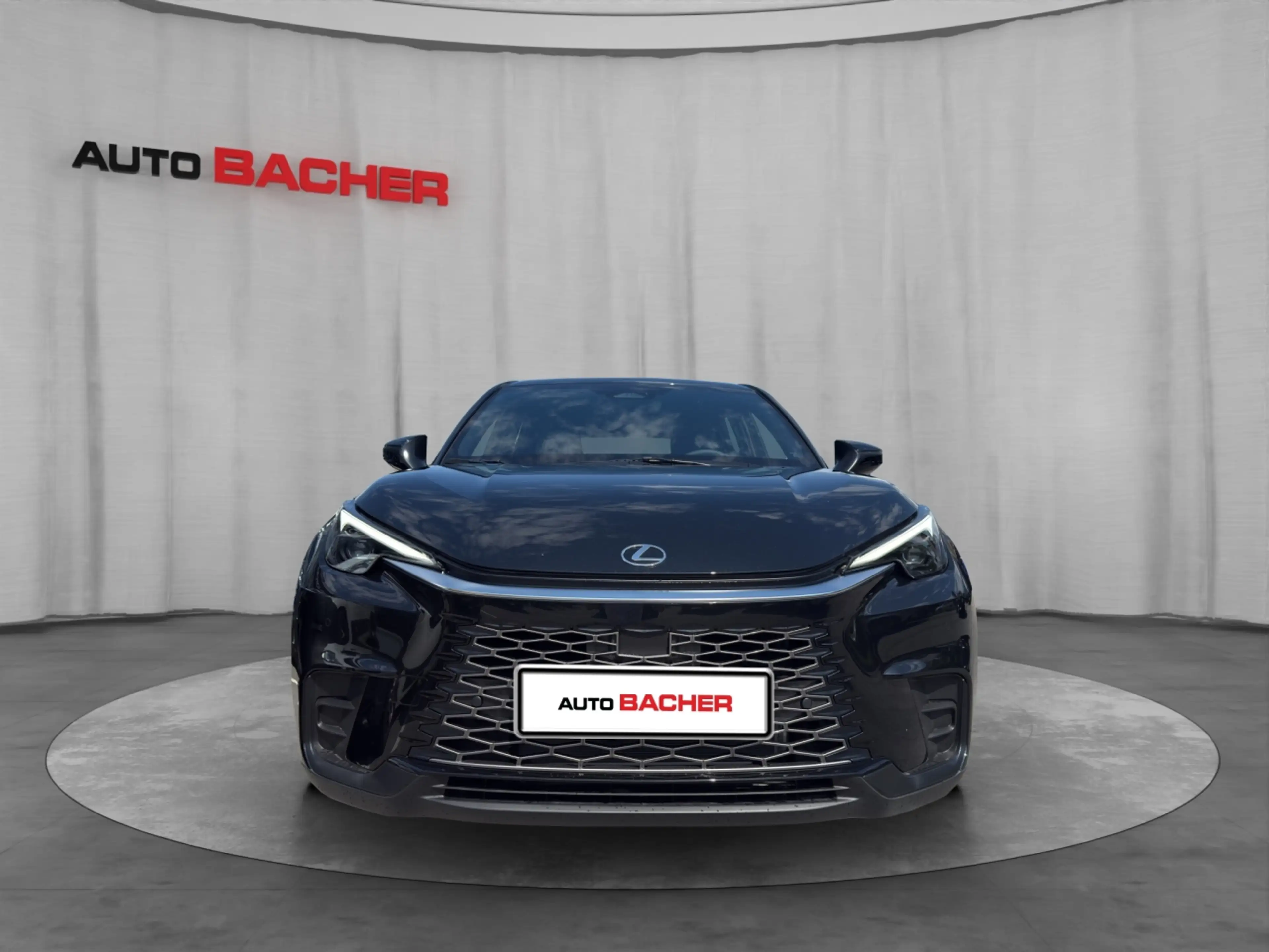 Lexus LBX LBX Basis 136 PS 2WD — photo 2