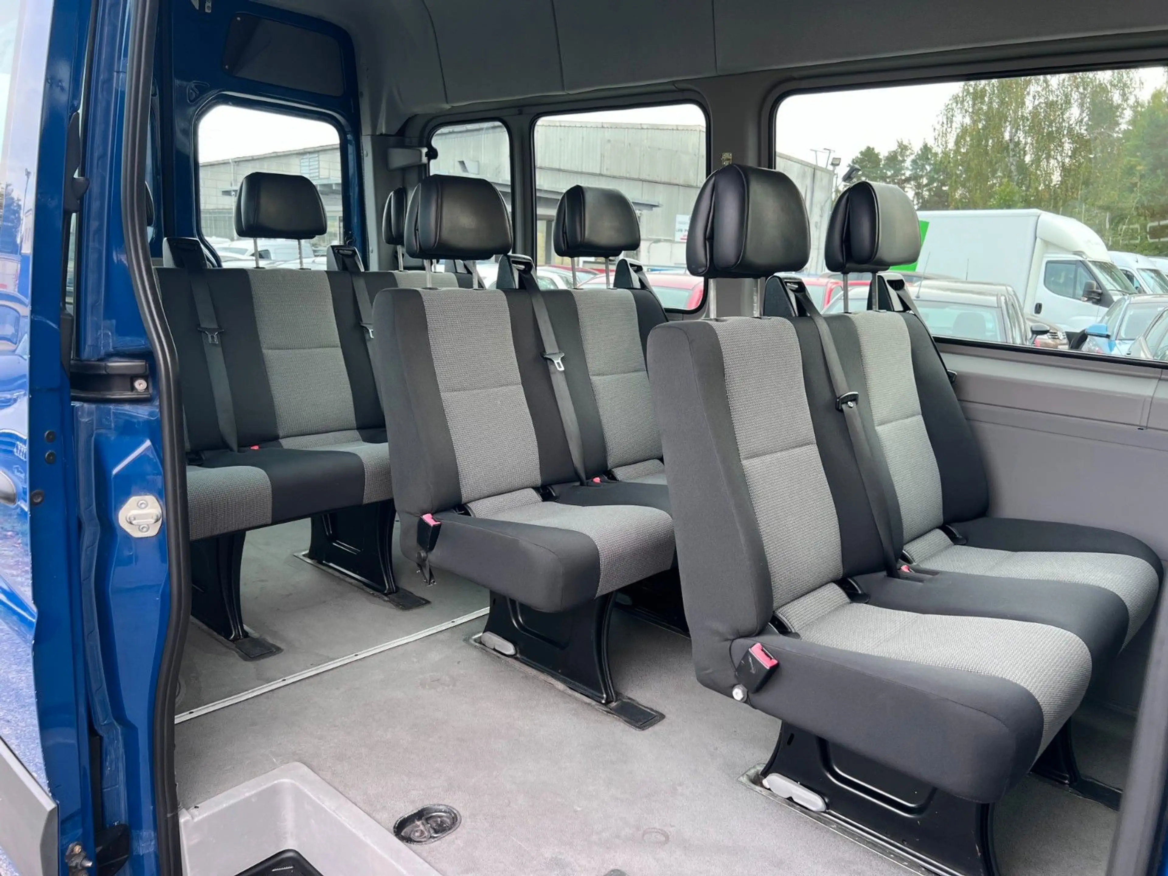 Volkswagen Crafter Kombi 35 9-Sitzer SHZ AHK Klima Tempomt — photo 11