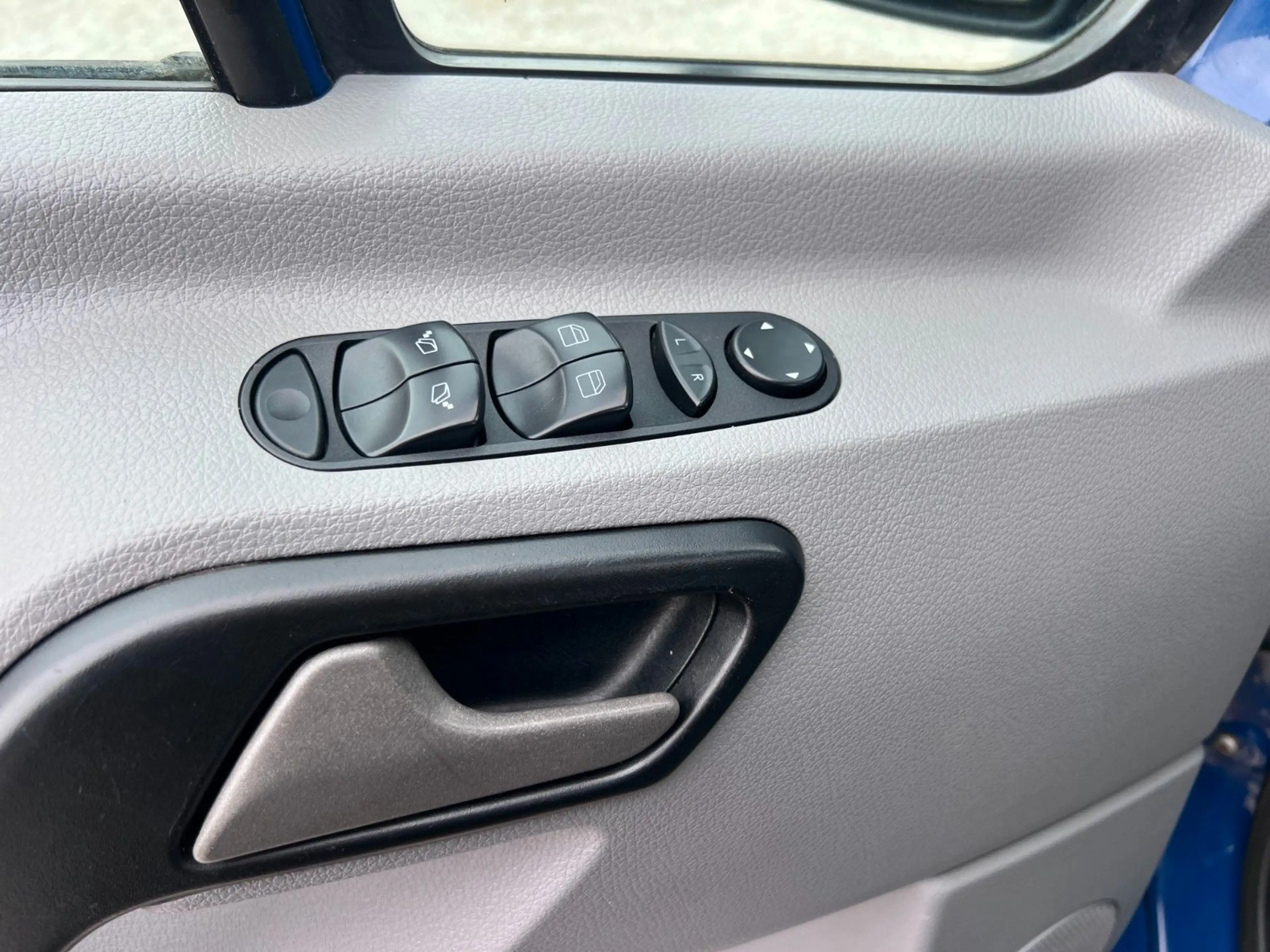 Volkswagen Crafter Kombi 35 9-Sitzer SHZ AHK Klima Tempomt — photo 14