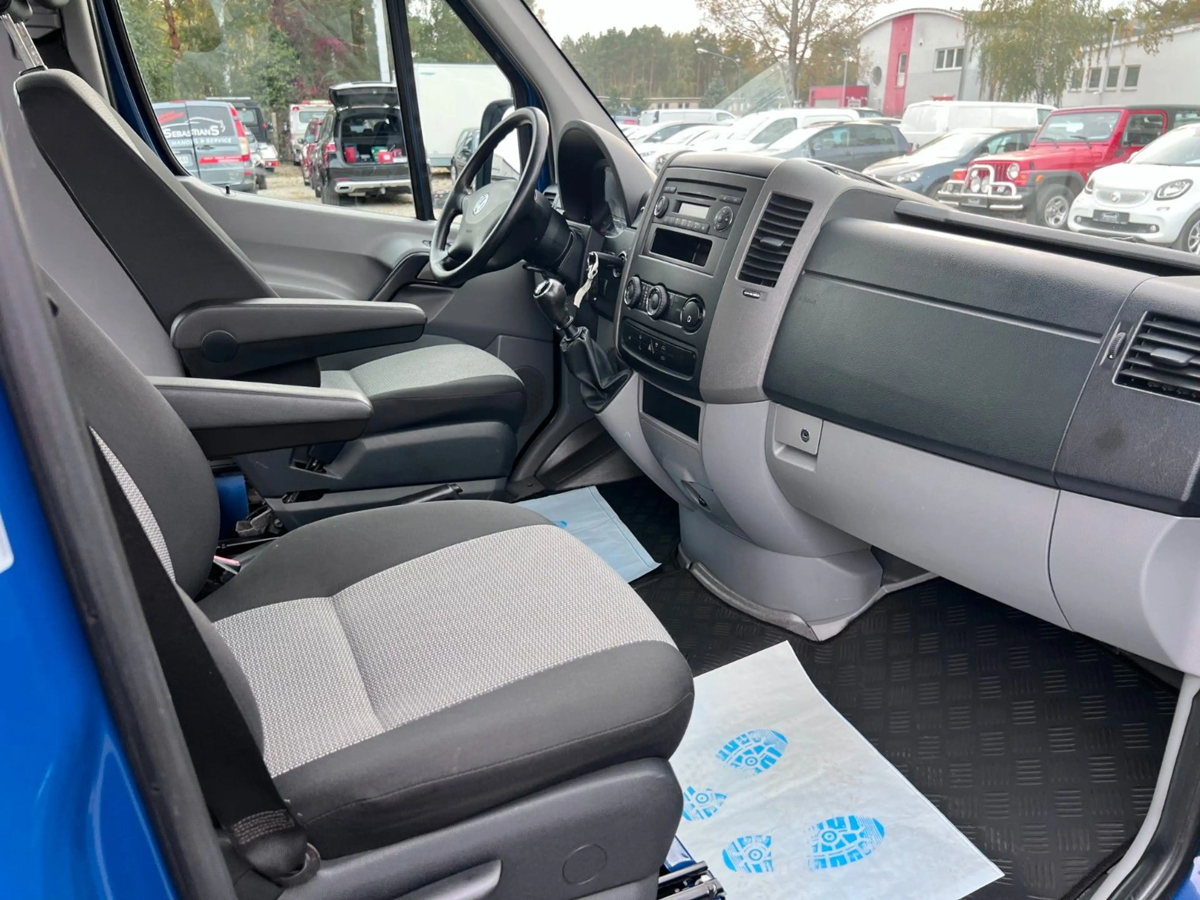 Volkswagen Crafter Kombi 35 9-Sitzer SHZ AHK Klima Tempomt — photo 10