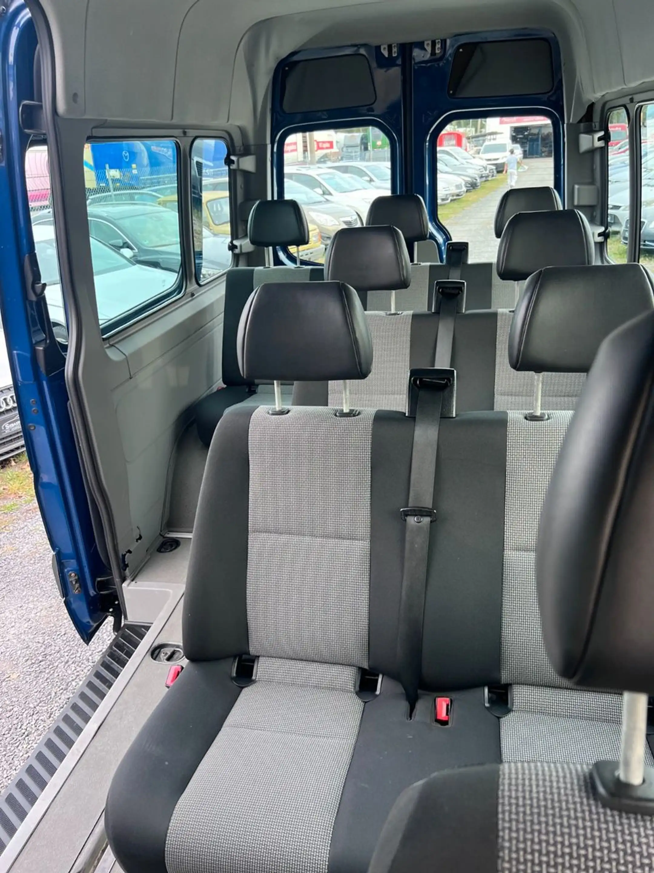 Volkswagen Crafter Kombi 35 9-Sitzer SHZ AHK Klima Tempomt — photo 13