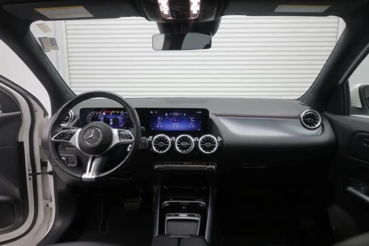 Mercedes-Benz GLA снимка Mercedes-Benz GLA