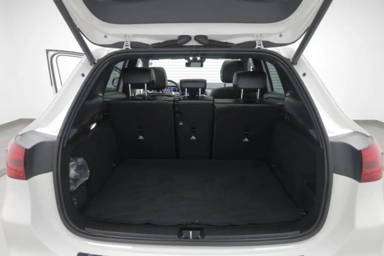 Mercedes-Benz GLA снимка Mercedes-Benz GLA