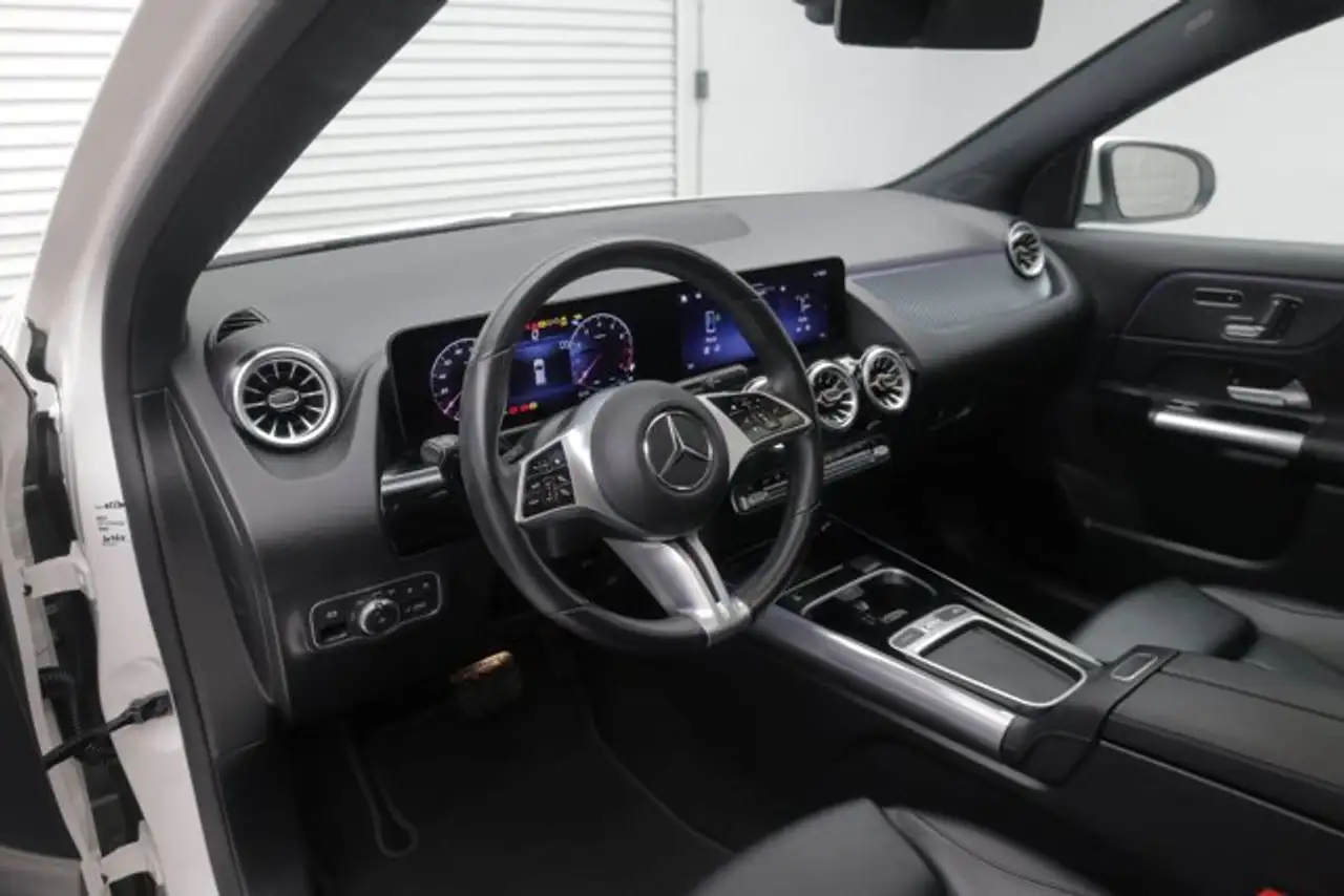 Mercedes-Benz GLA снимка Mercedes-Benz GLA