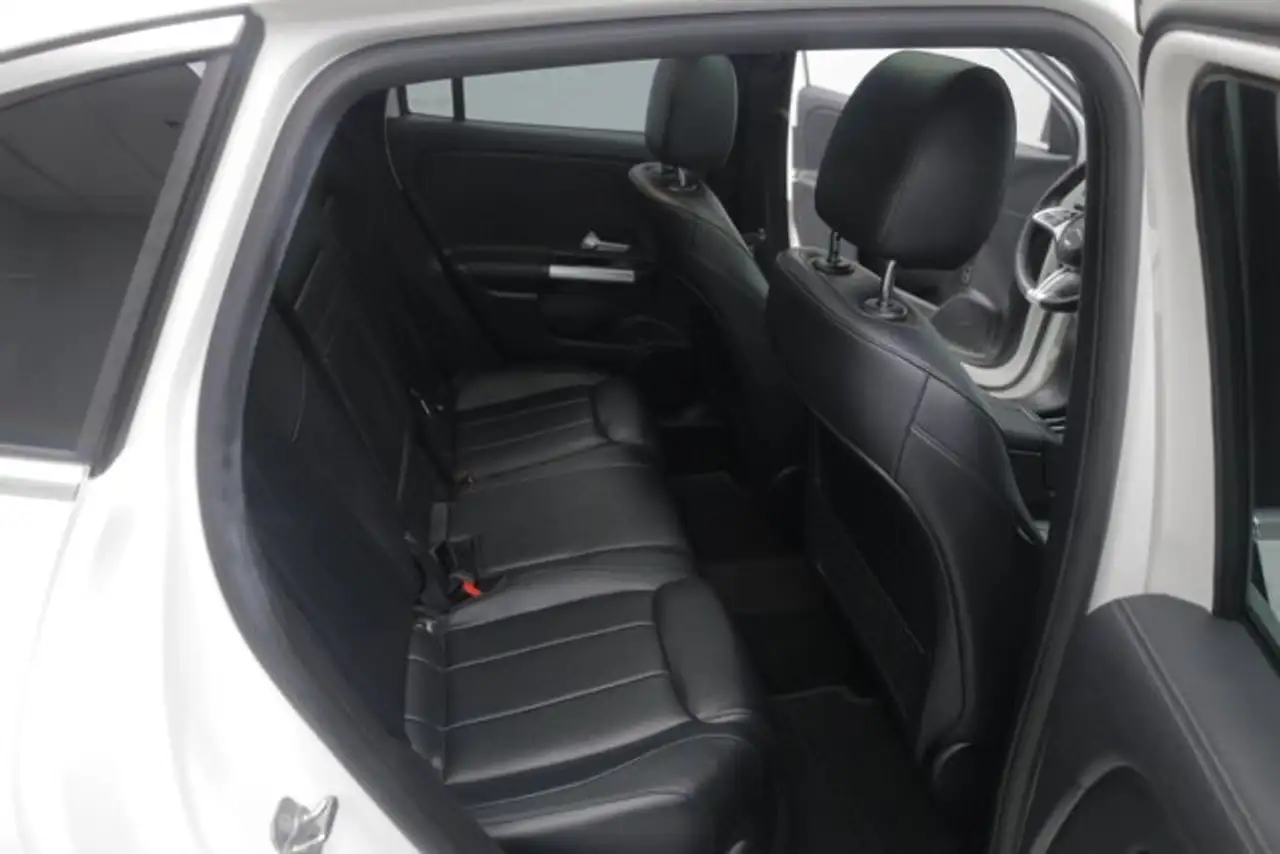 Mercedes-Benz GLA снимка Mercedes-Benz GLA