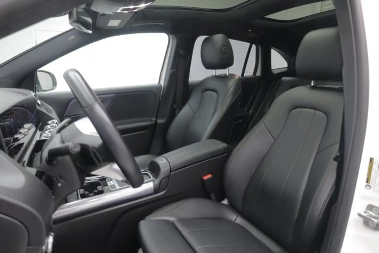 Mercedes-Benz GLA снимка Mercedes-Benz GLA