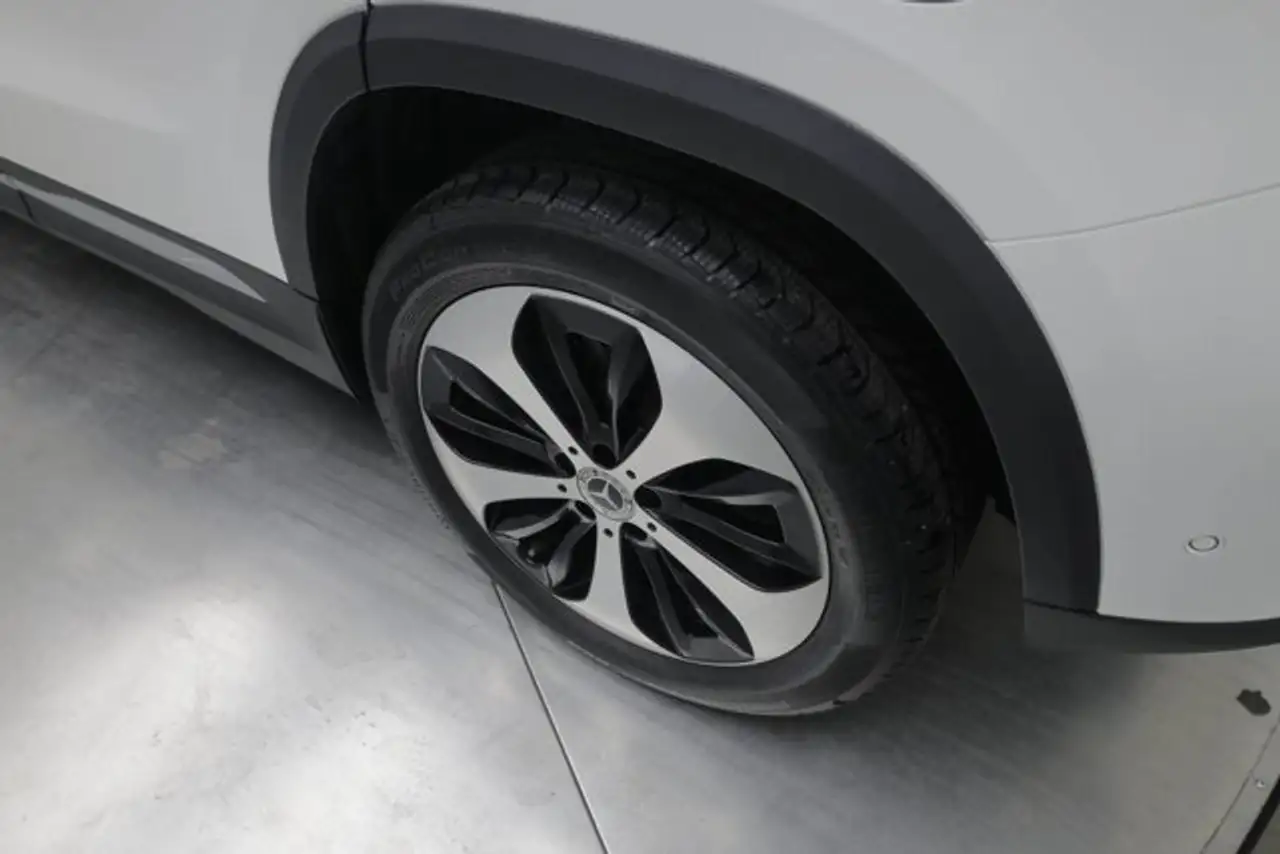 Mercedes-Benz GLA снимка Mercedes-Benz GLA