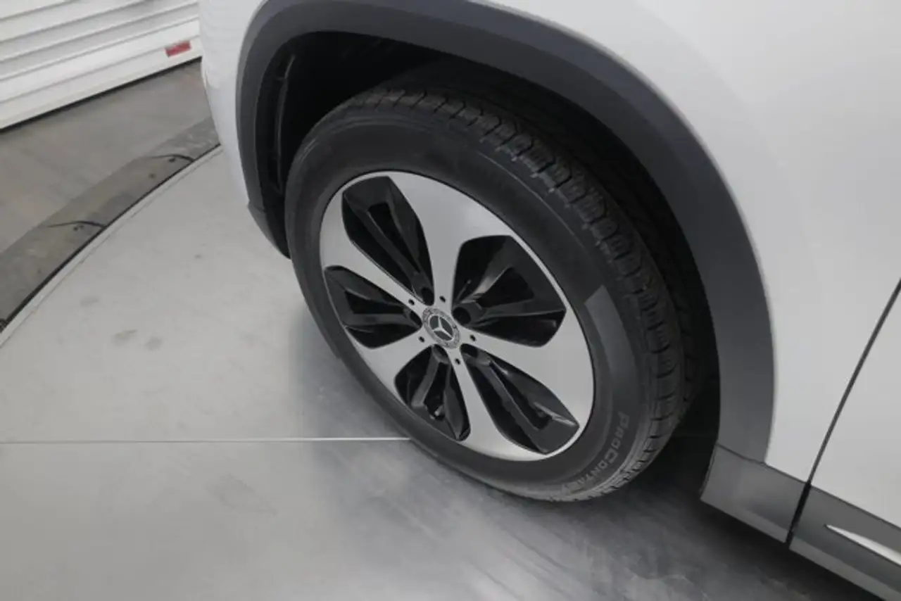 Mercedes-Benz GLA снимка Mercedes-Benz GLA