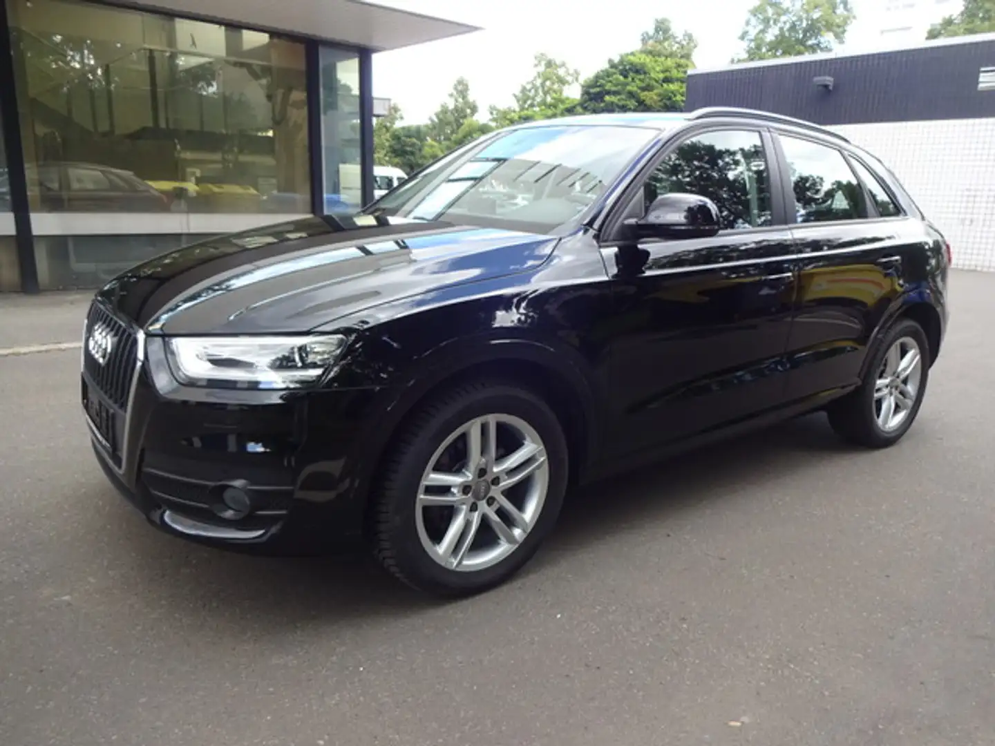 Audi Q3 2.0 TFSI quattro Schwarz - 2