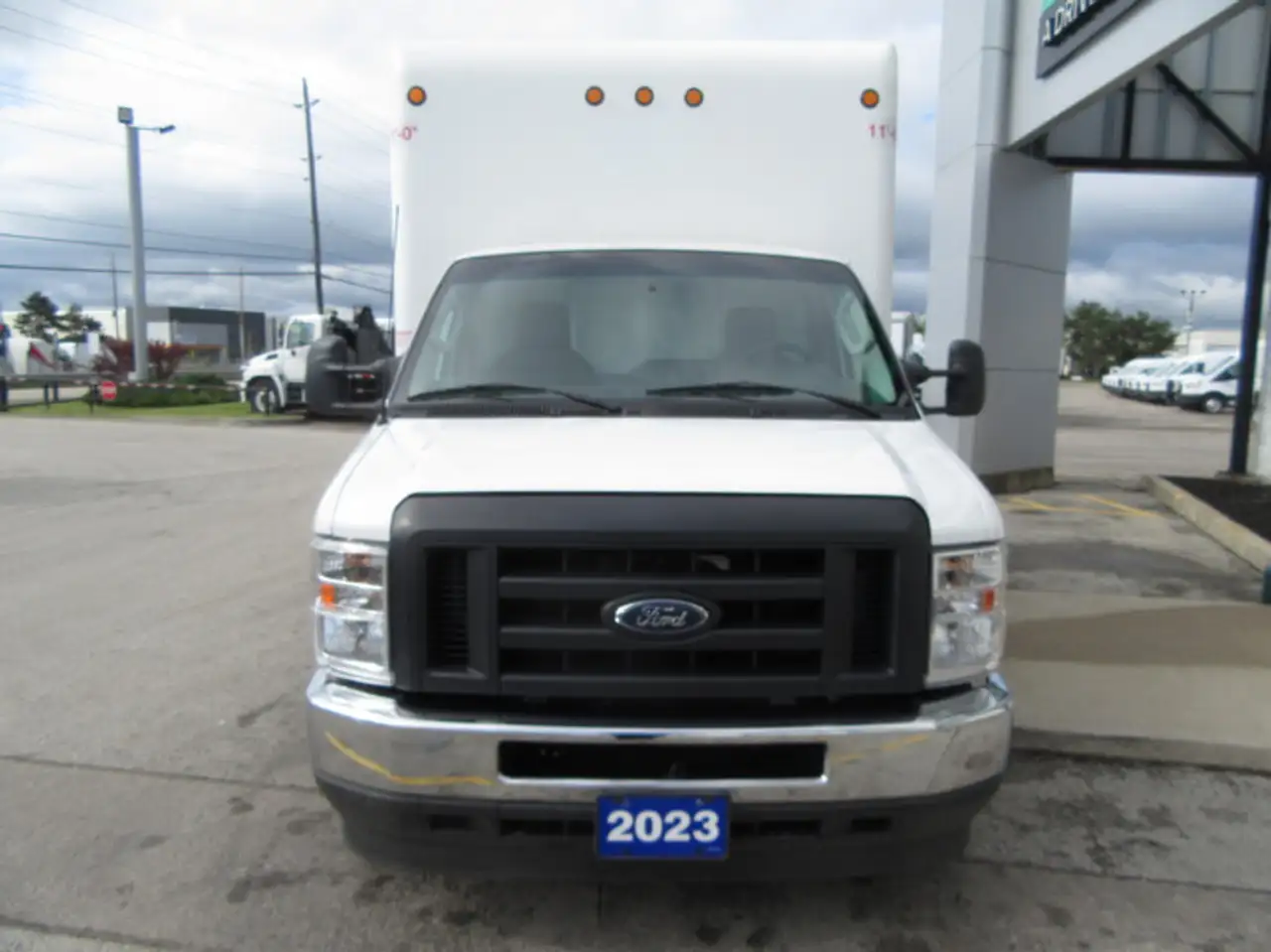 Ford E-450 Super Duty DRW снимка Ford E-450 Super Duty DRW