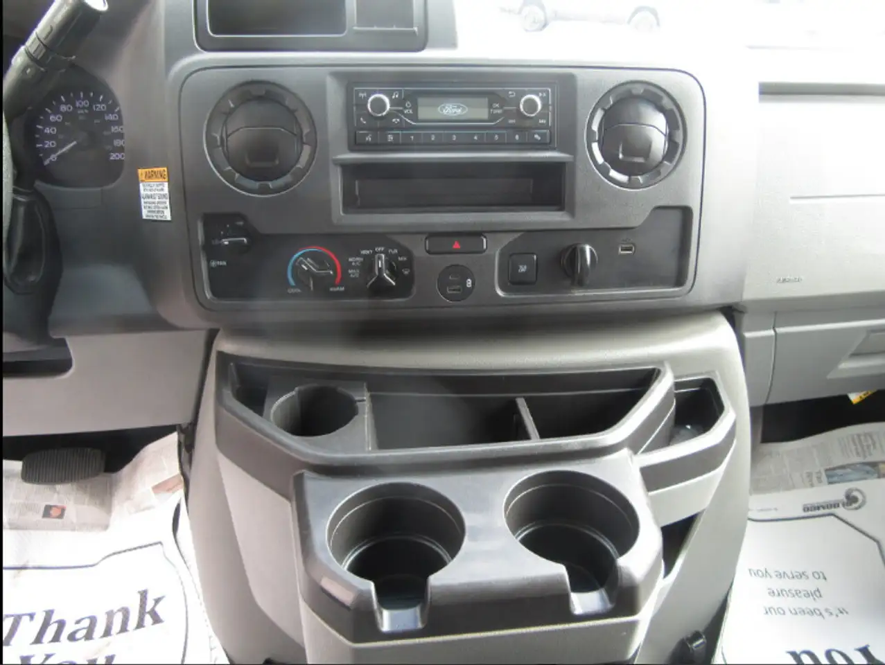 Ford E-450 Super Duty DRW снимка Ford E-450 Super Duty DRW