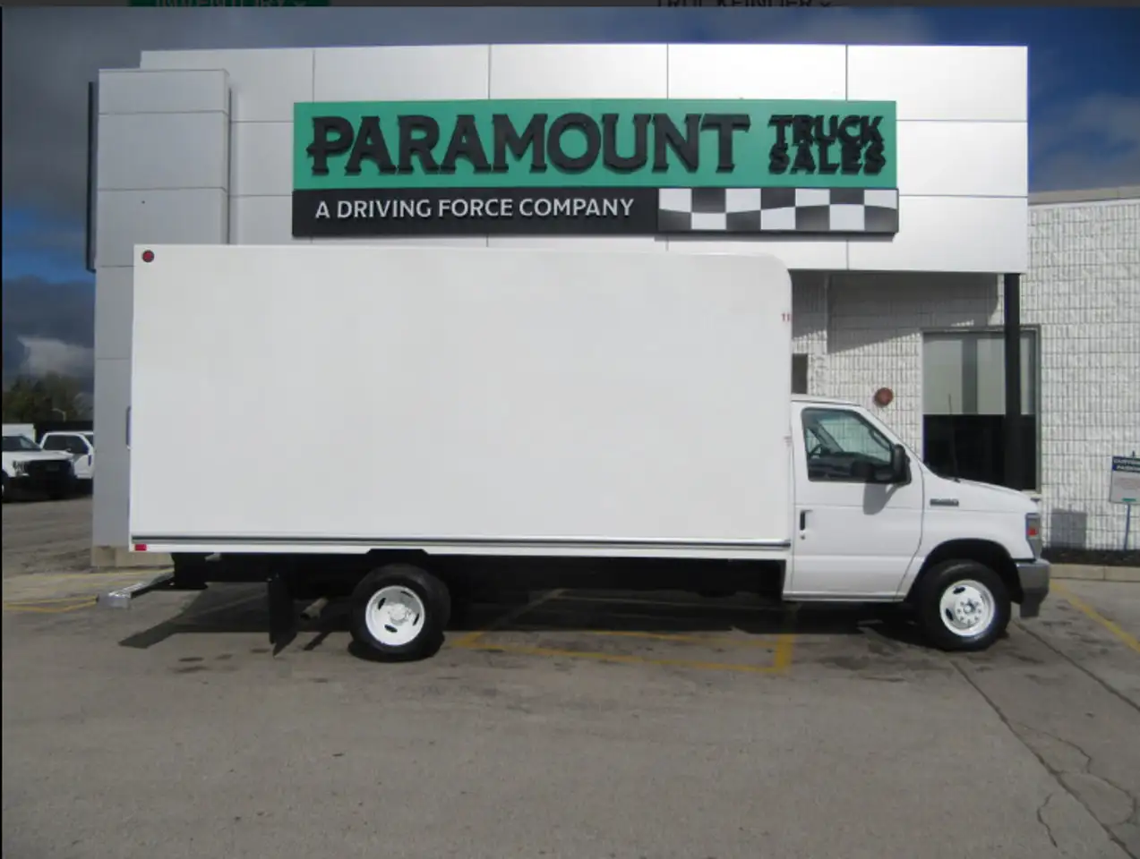 Ford E-450 Super Duty DRW снимка Ford E-450 Super Duty DRW