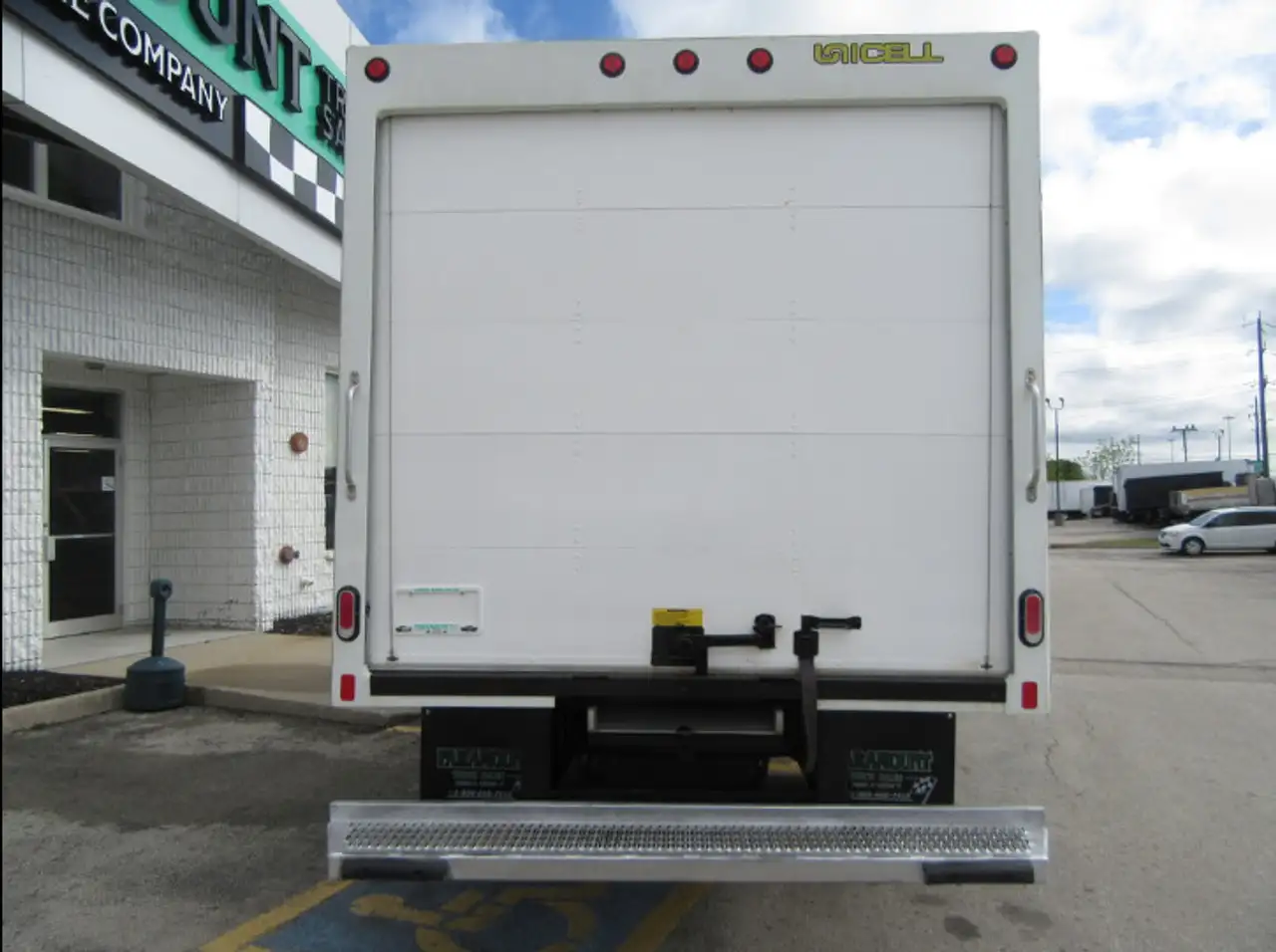 Ford E-450 Super Duty DRW снимка Ford E-450 Super Duty DRW