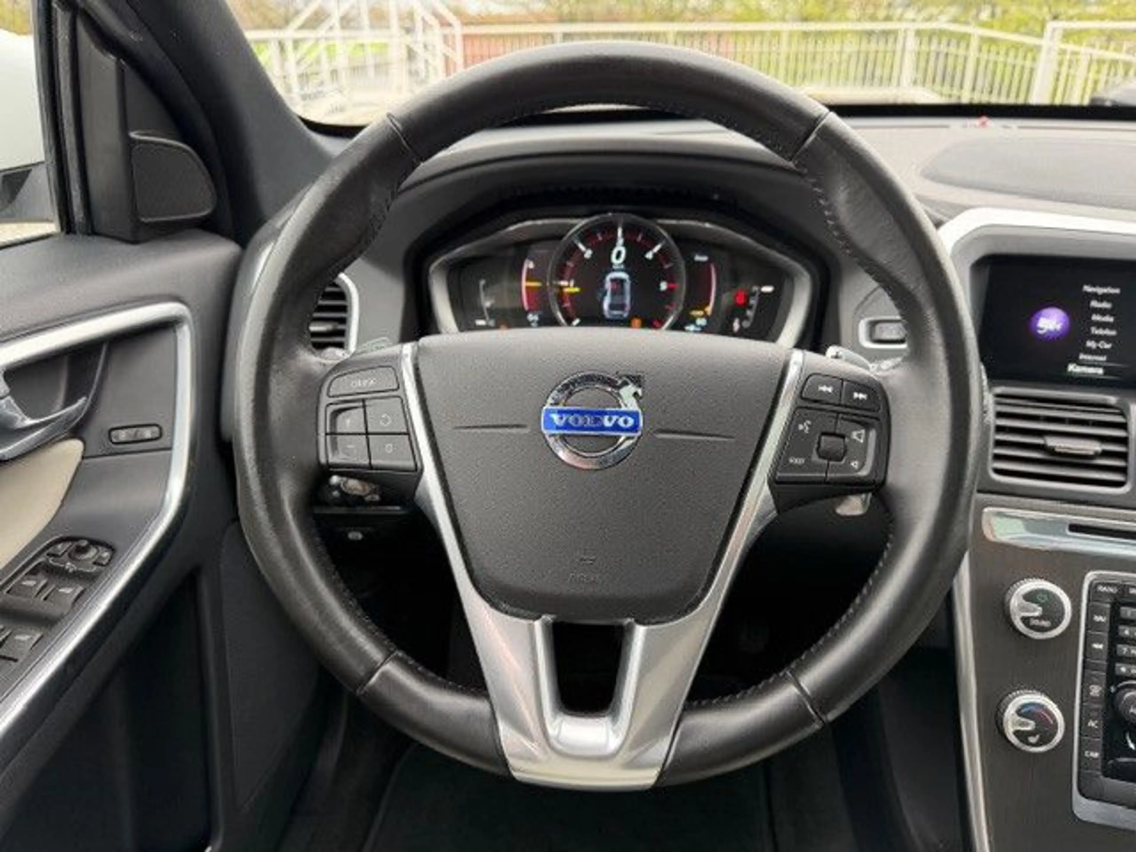Volvo XC60 Summum 2WD — photo 11