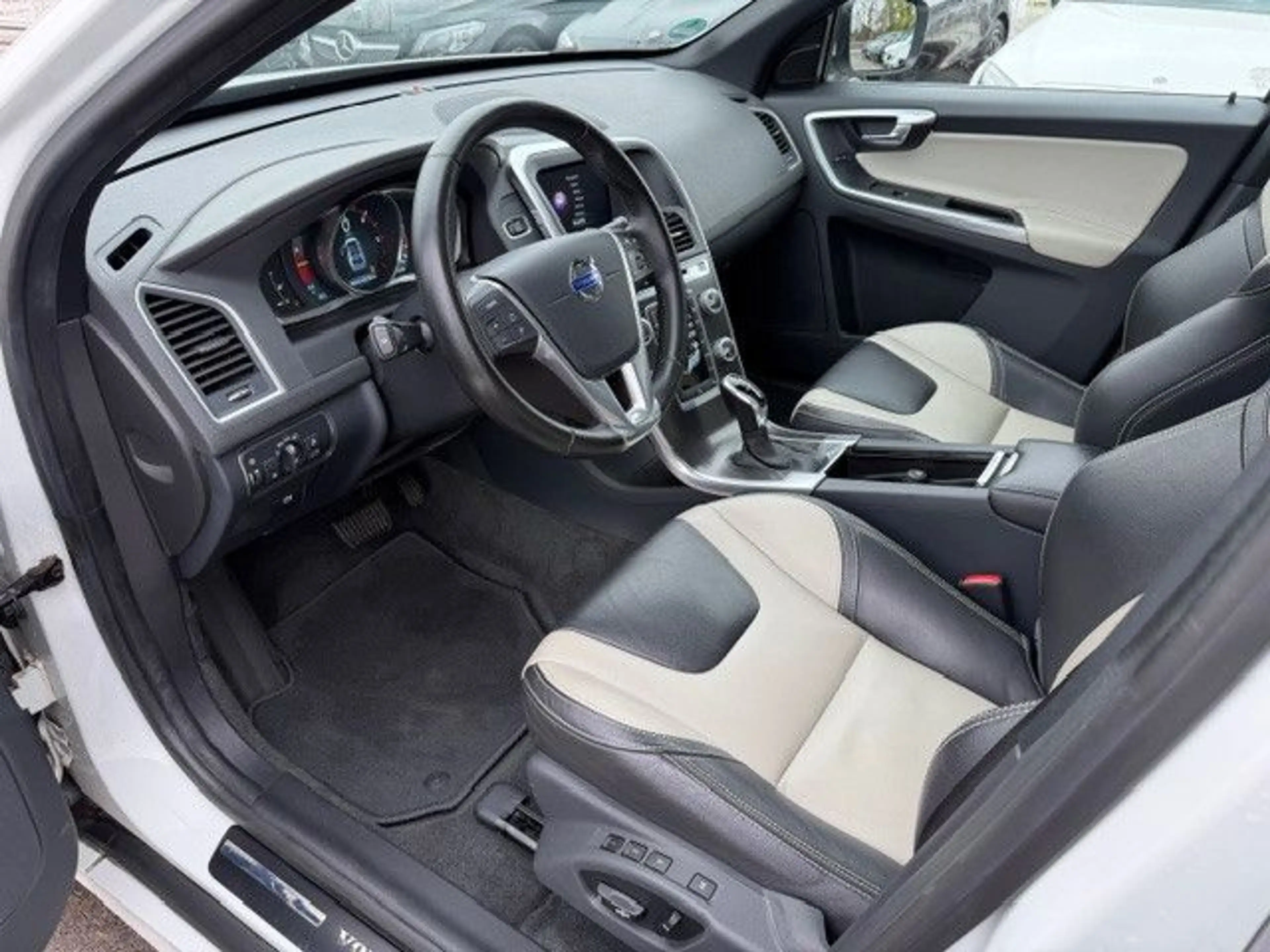 Volvo XC60 Summum 2WD — photo 8
