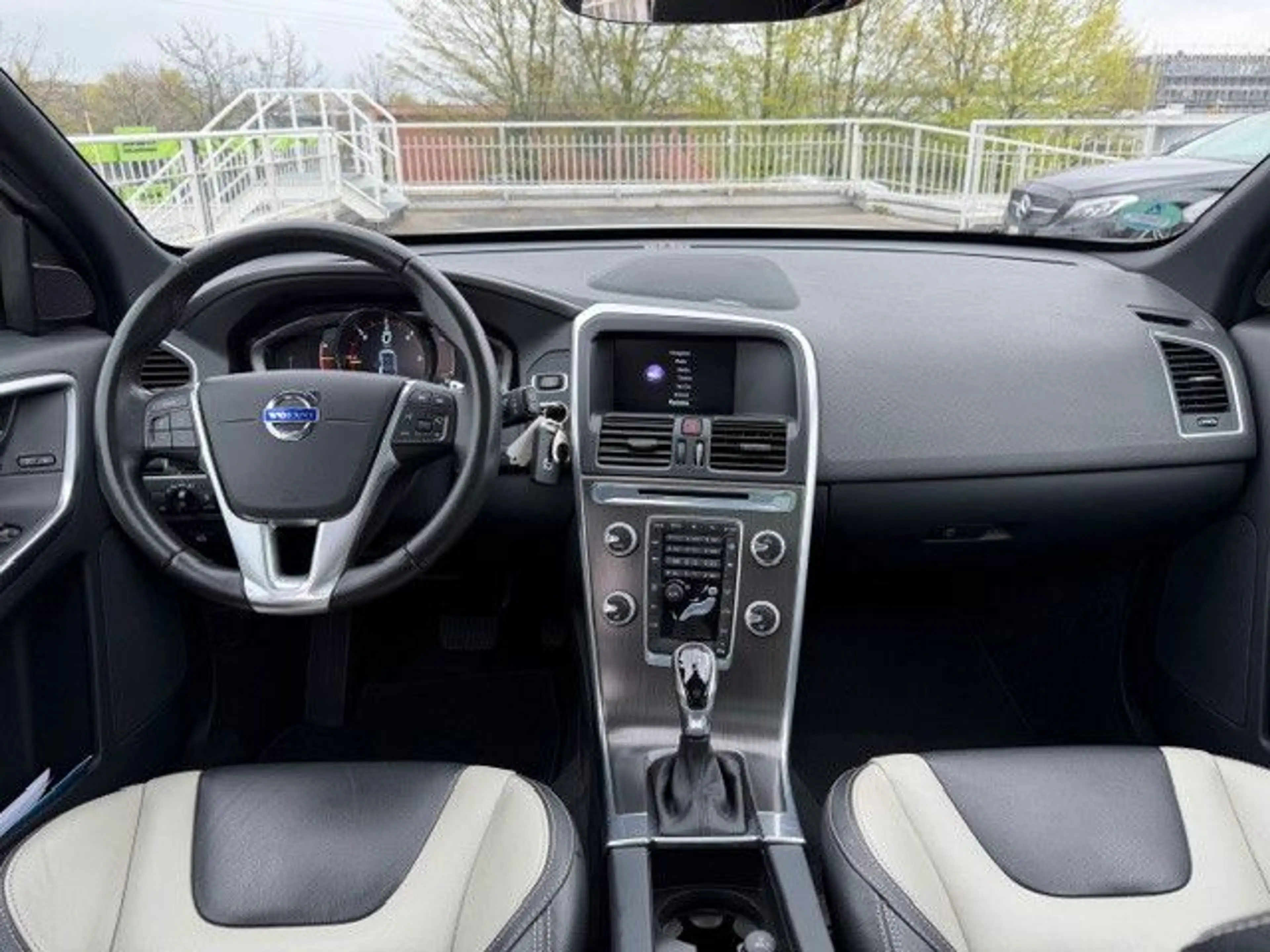Volvo XC60 Summum 2WD — photo 9