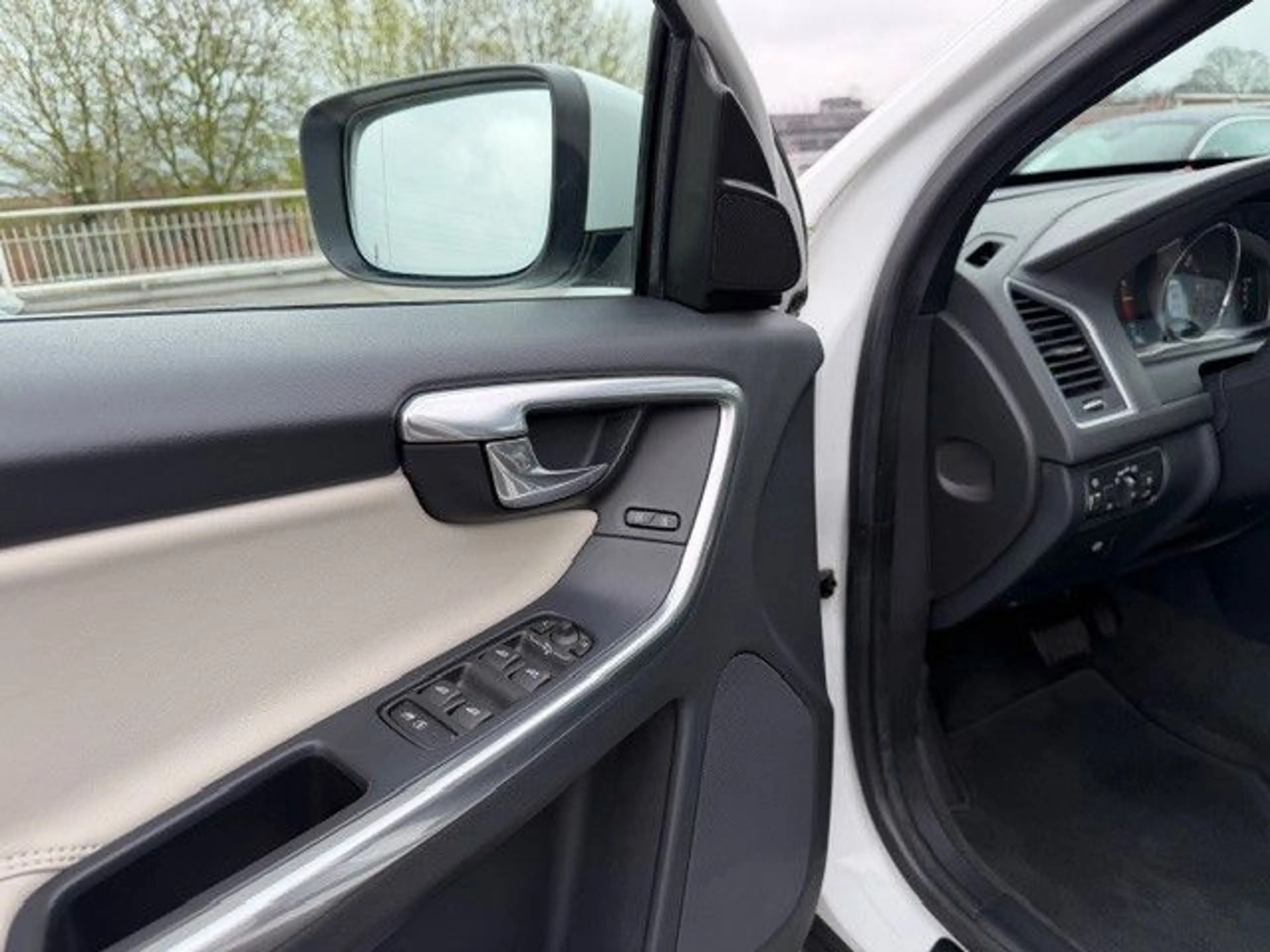 Volvo XC60 Summum 2WD — photo 7