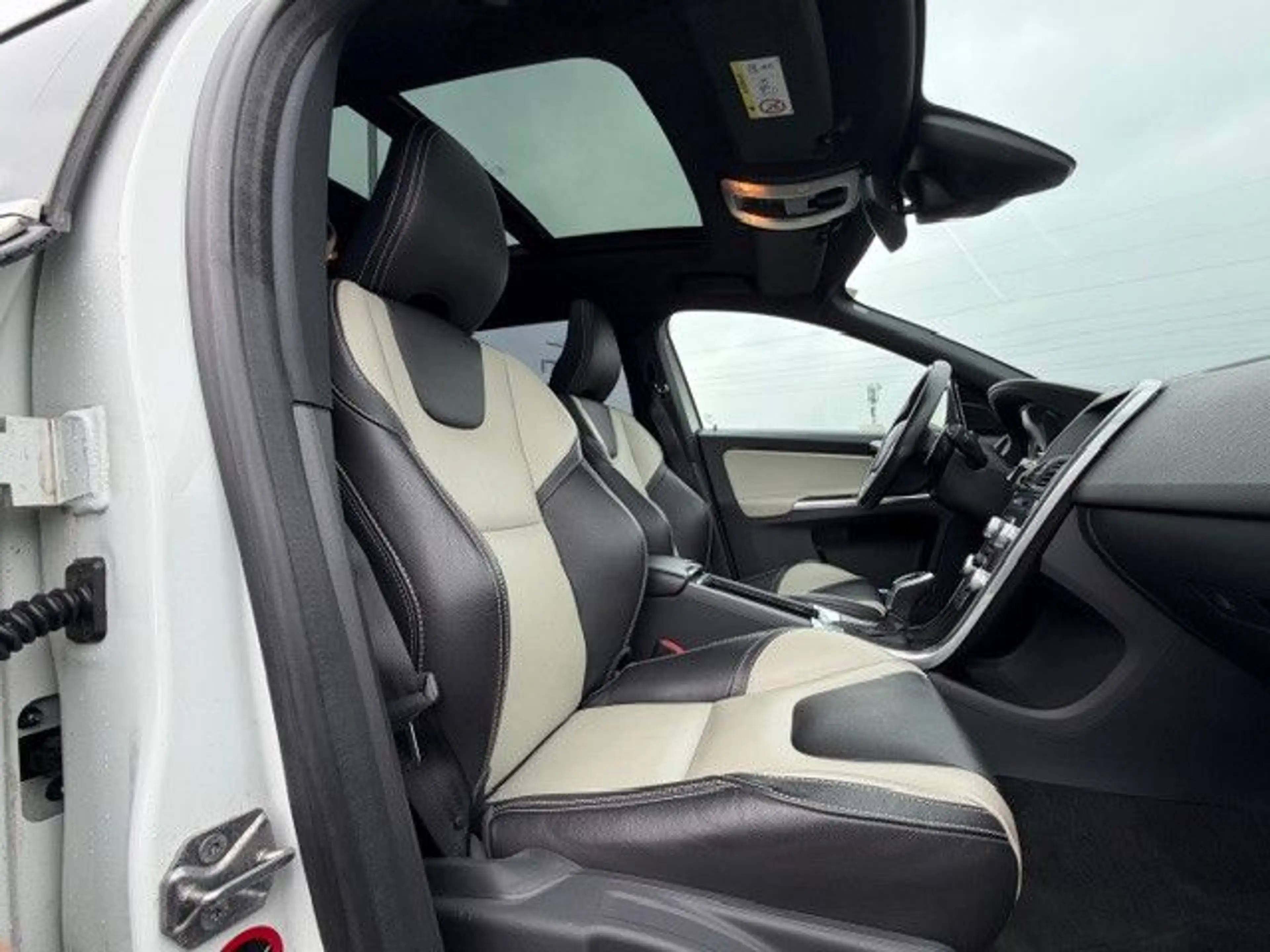 Volvo XC60 Summum 2WD — photo 15