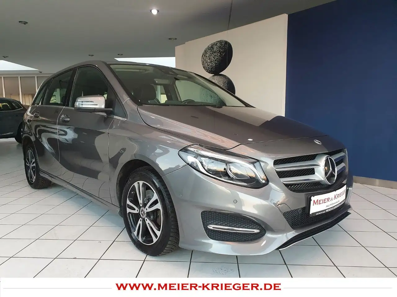 Mercedes-Benz B 220