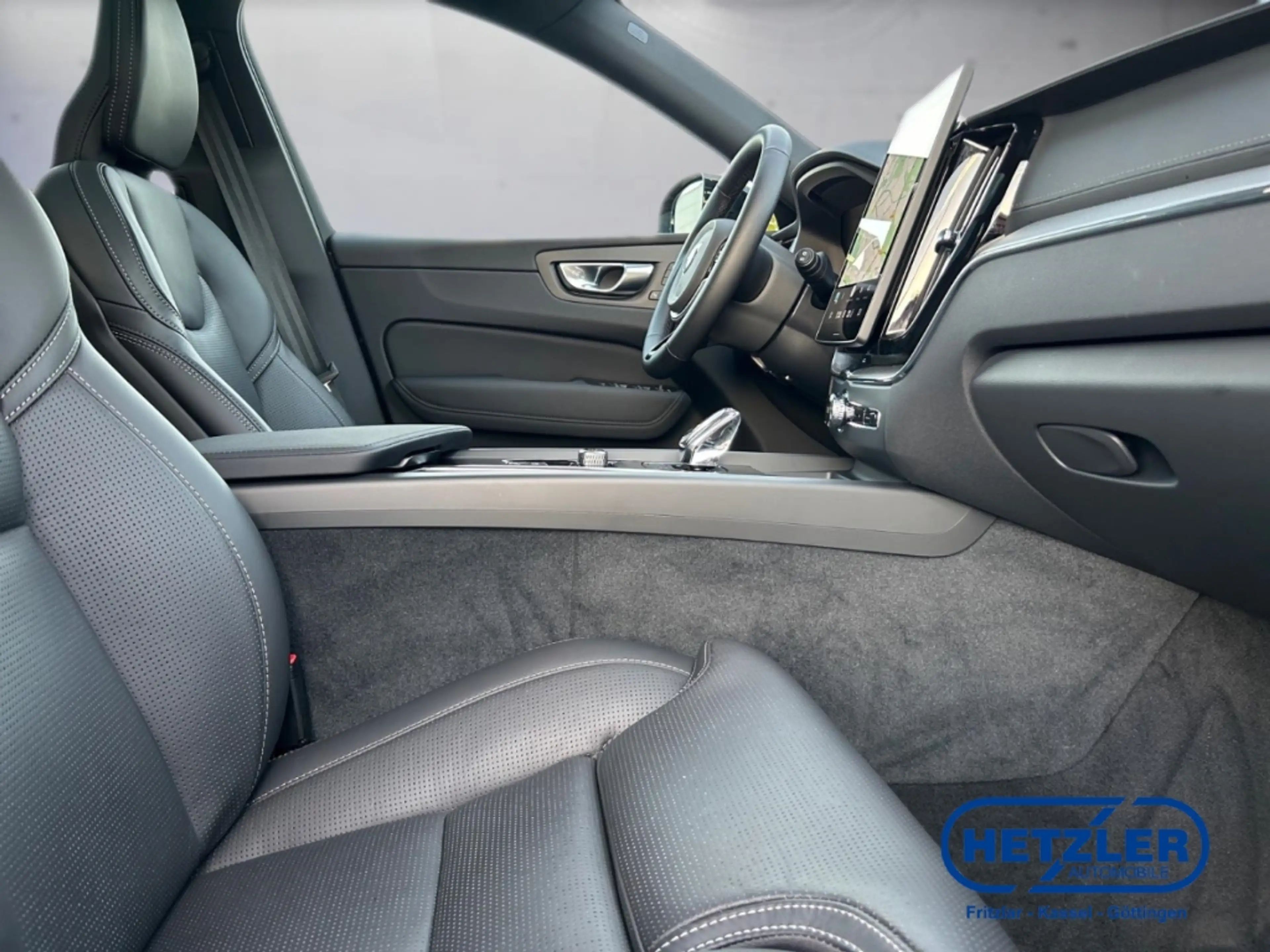 Volvo XC60 B5 Ultra Black Edition AWD AD AHK Digitales Cockpi — photo 14