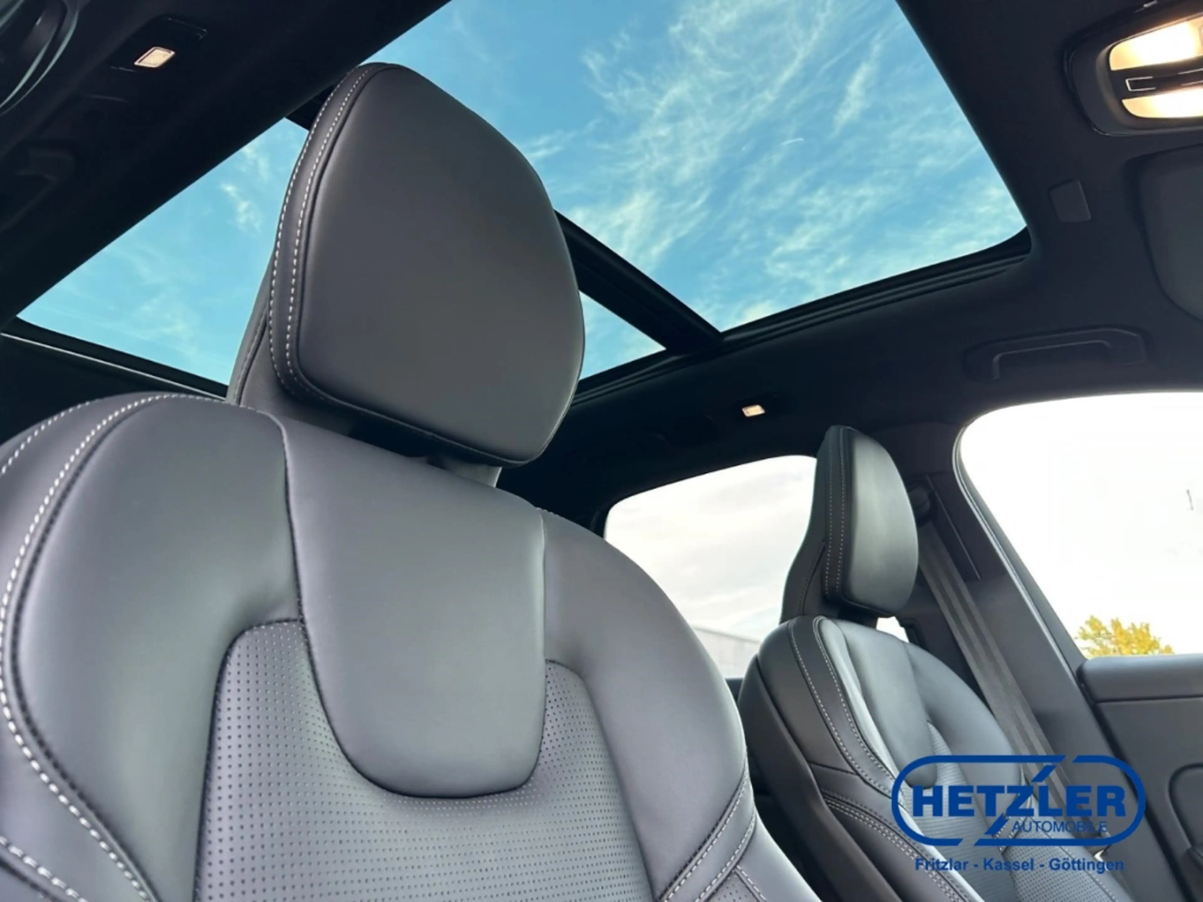Volvo XC60 B5 Ultra Black Edition AWD AD AHK Digitales Cockpi — photo 15