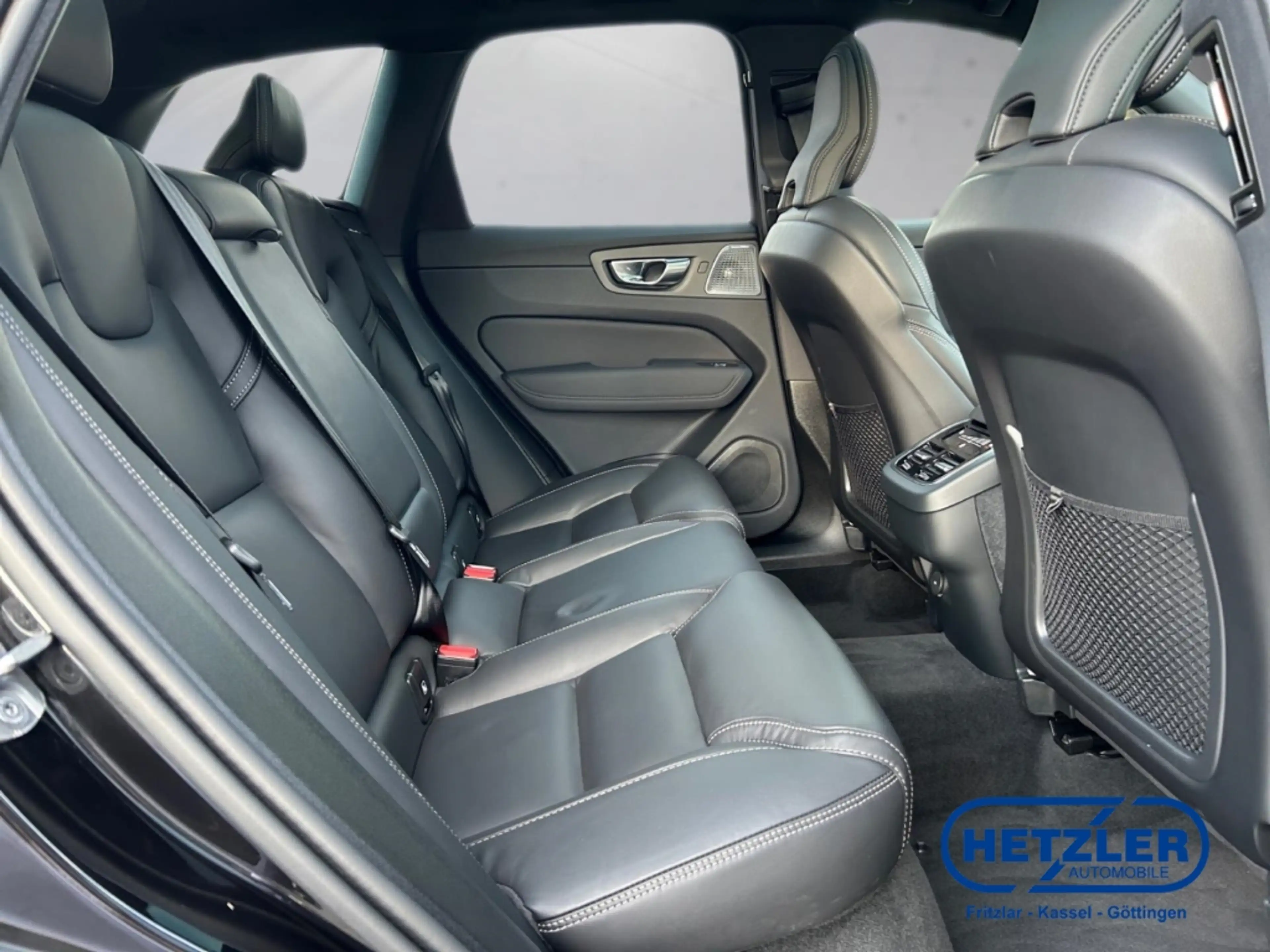 Volvo XC60 B5 Ultra Black Edition AWD AD AHK Digitales Cockpi — photo 13