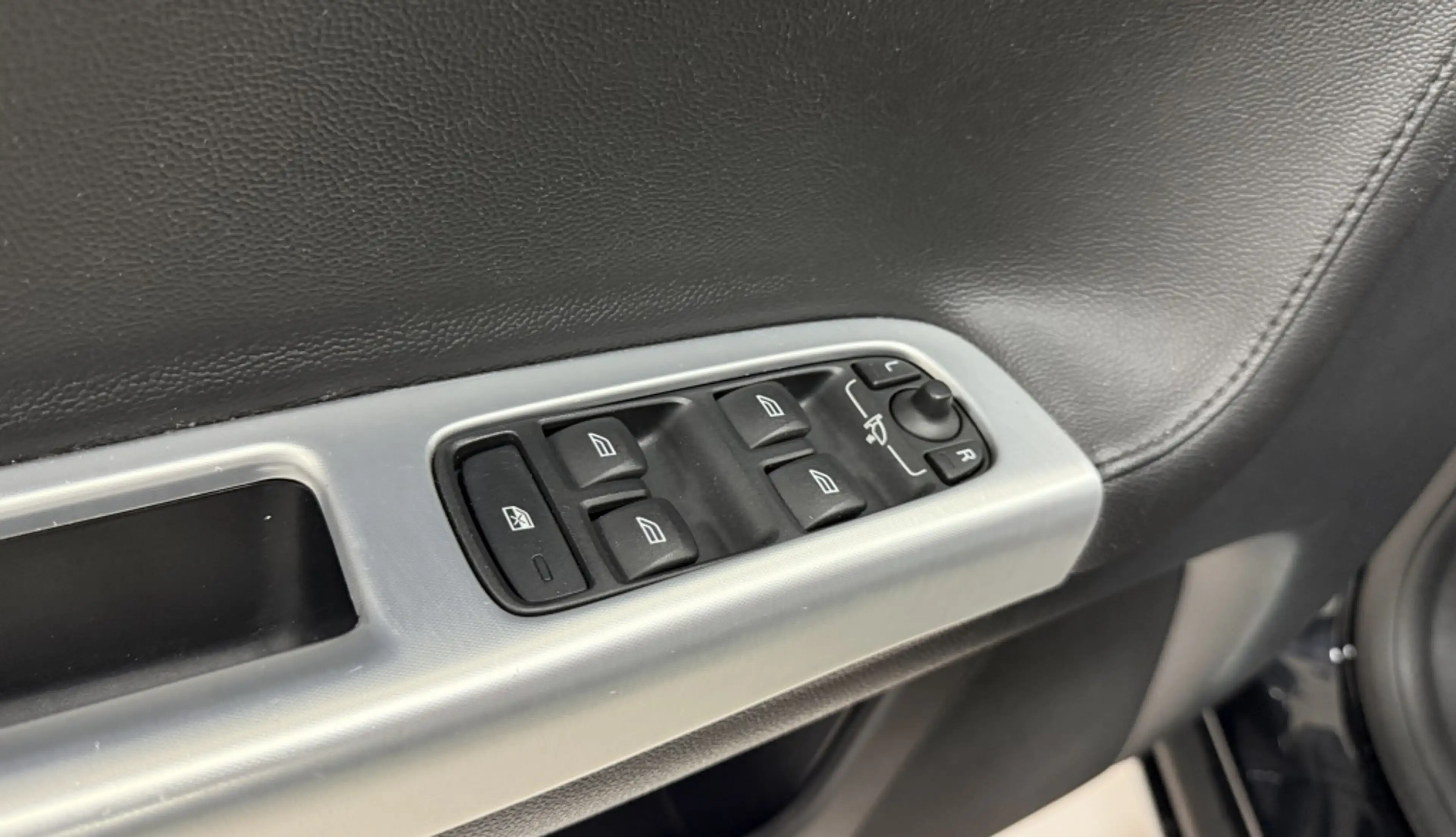 Volvo V50 2.0 Limited Edition Bovag Garantie — photo 34