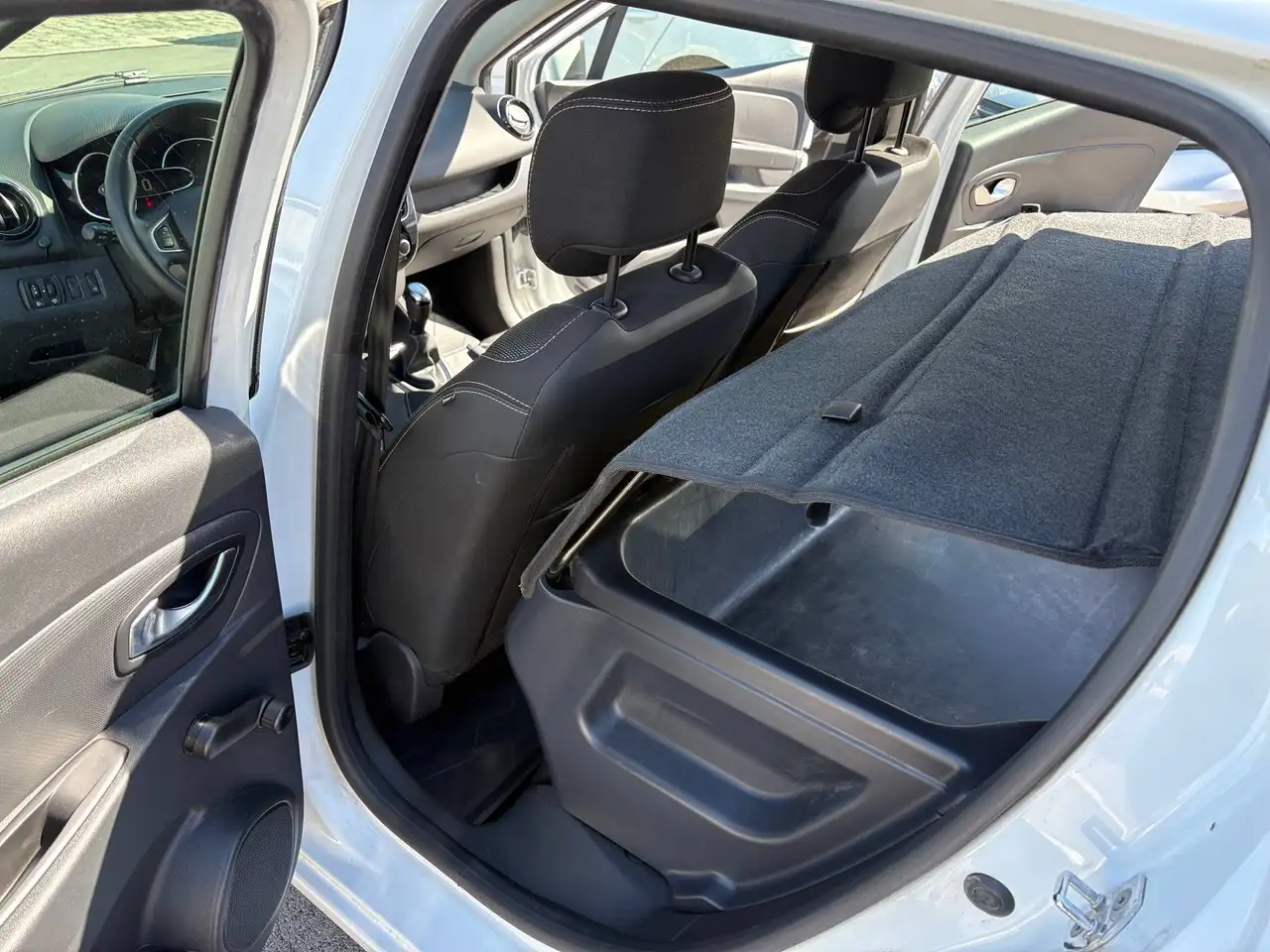 Renault Clio Citadine 3 portes — photo 16