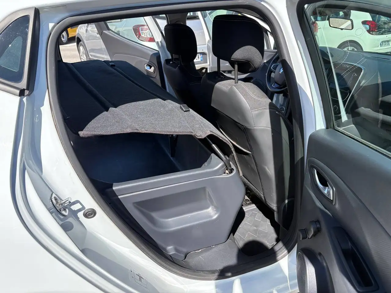 Renault Clio Citadine 3 portes — photo 7