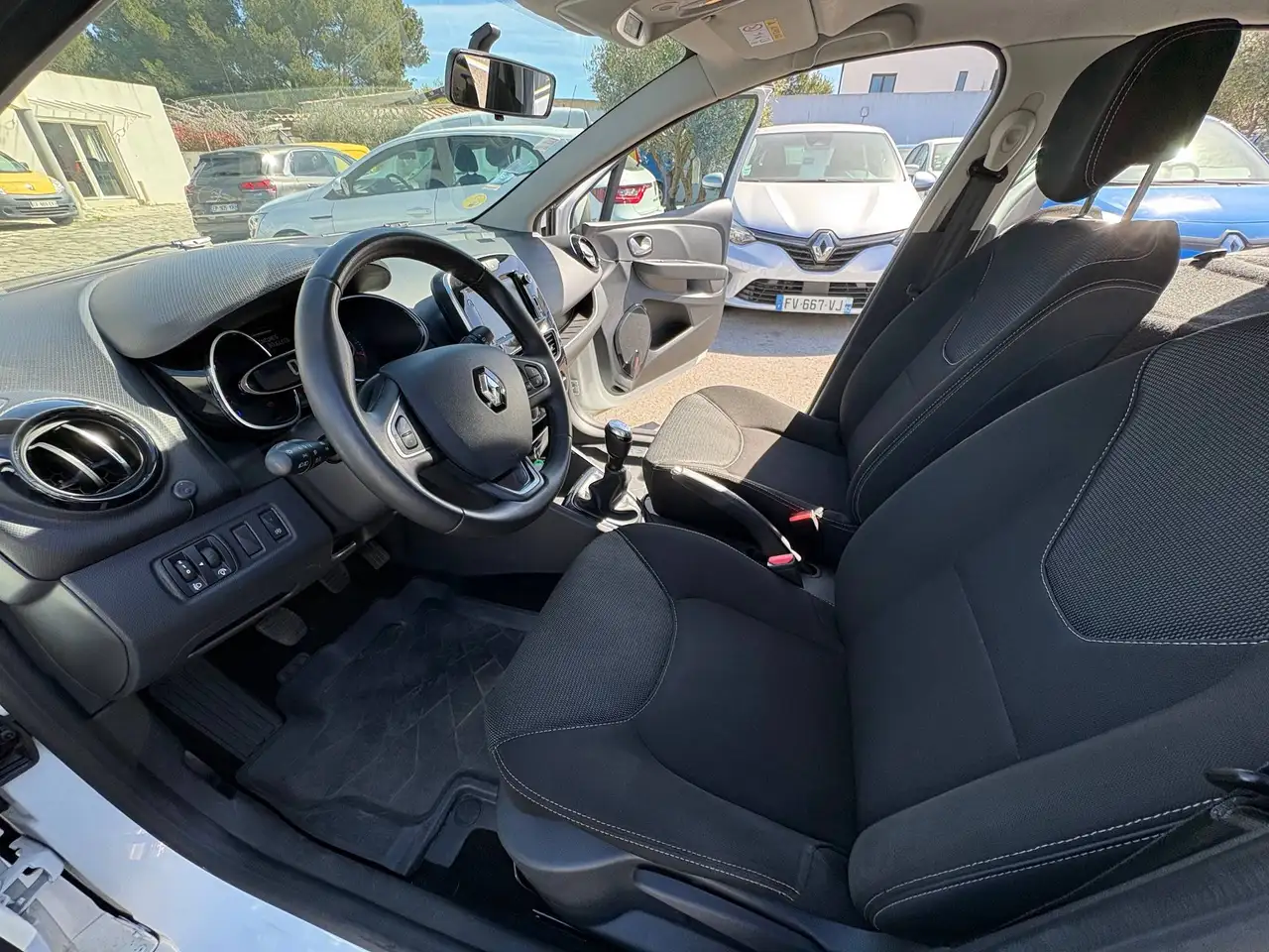 Renault Clio Citadine 3 portes — photo 9