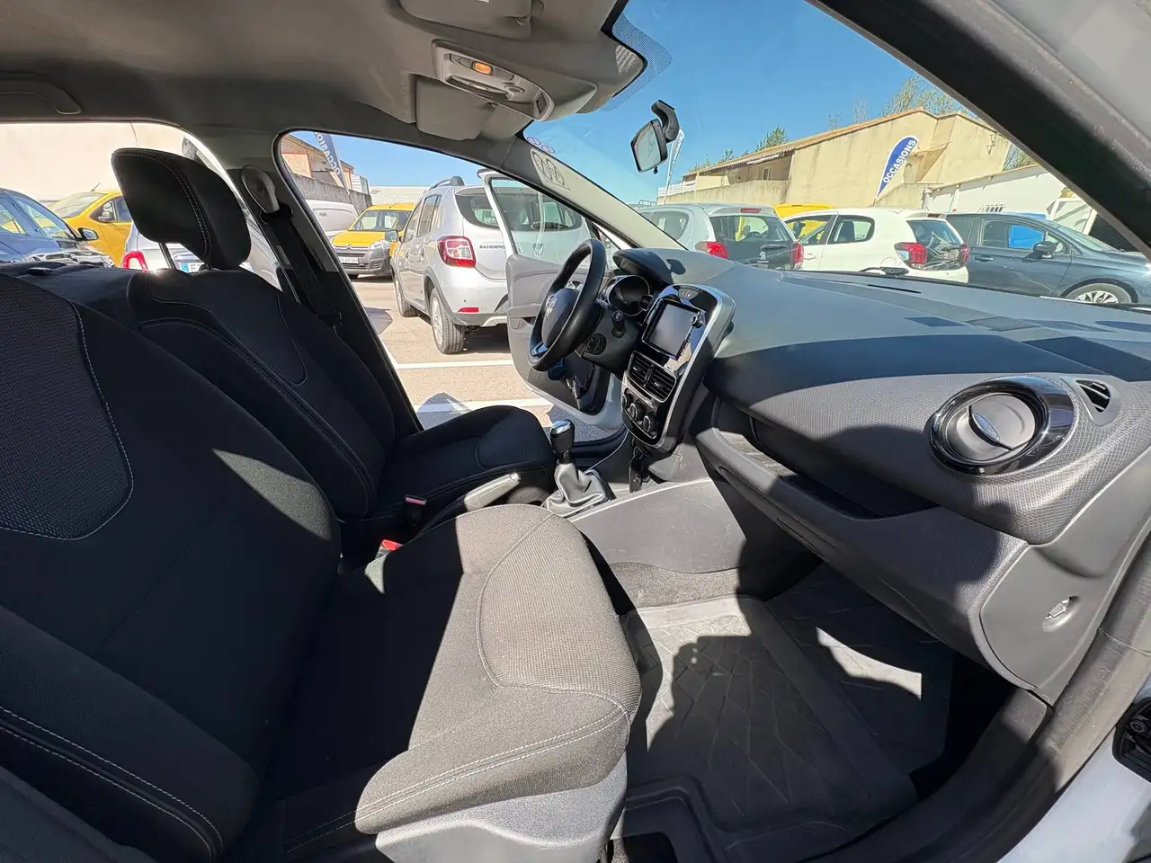 Renault Clio Citadine 3 portes — photo 5