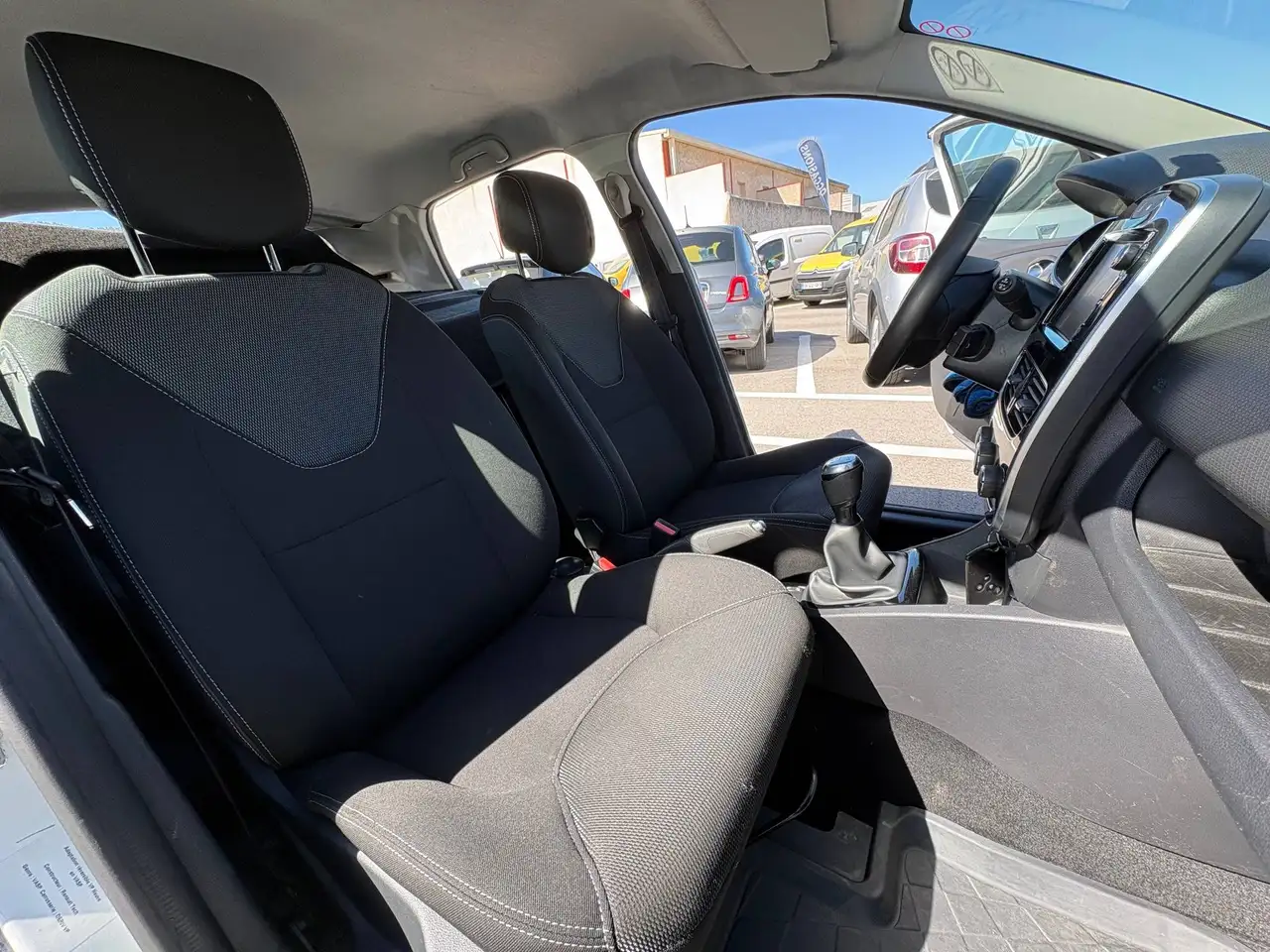 Renault Clio Citadine 3 portes — photo 6